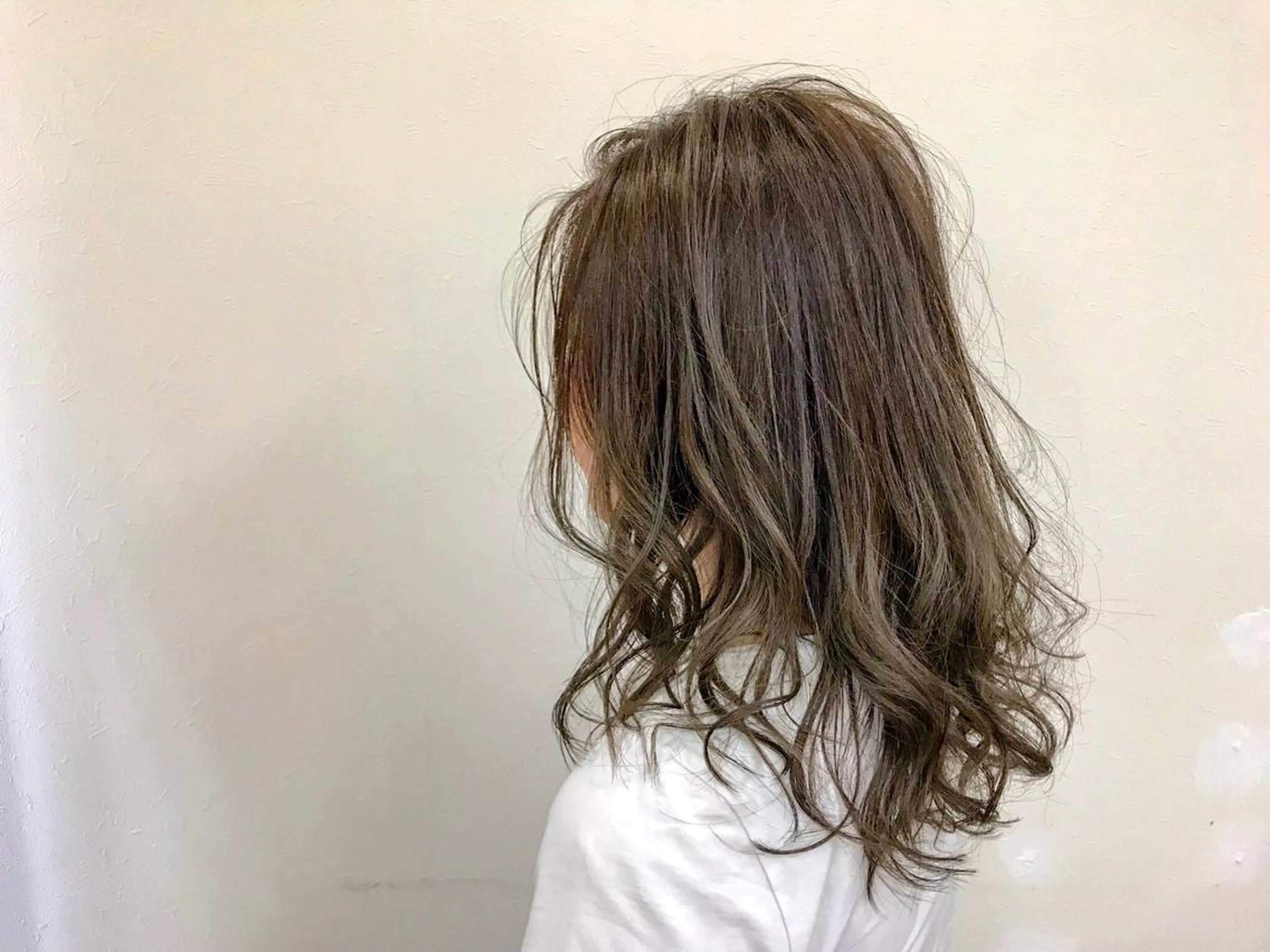 カラー ベージュカラー 透明感カラー ハイライトカラー 三好 智のヘアスタイル