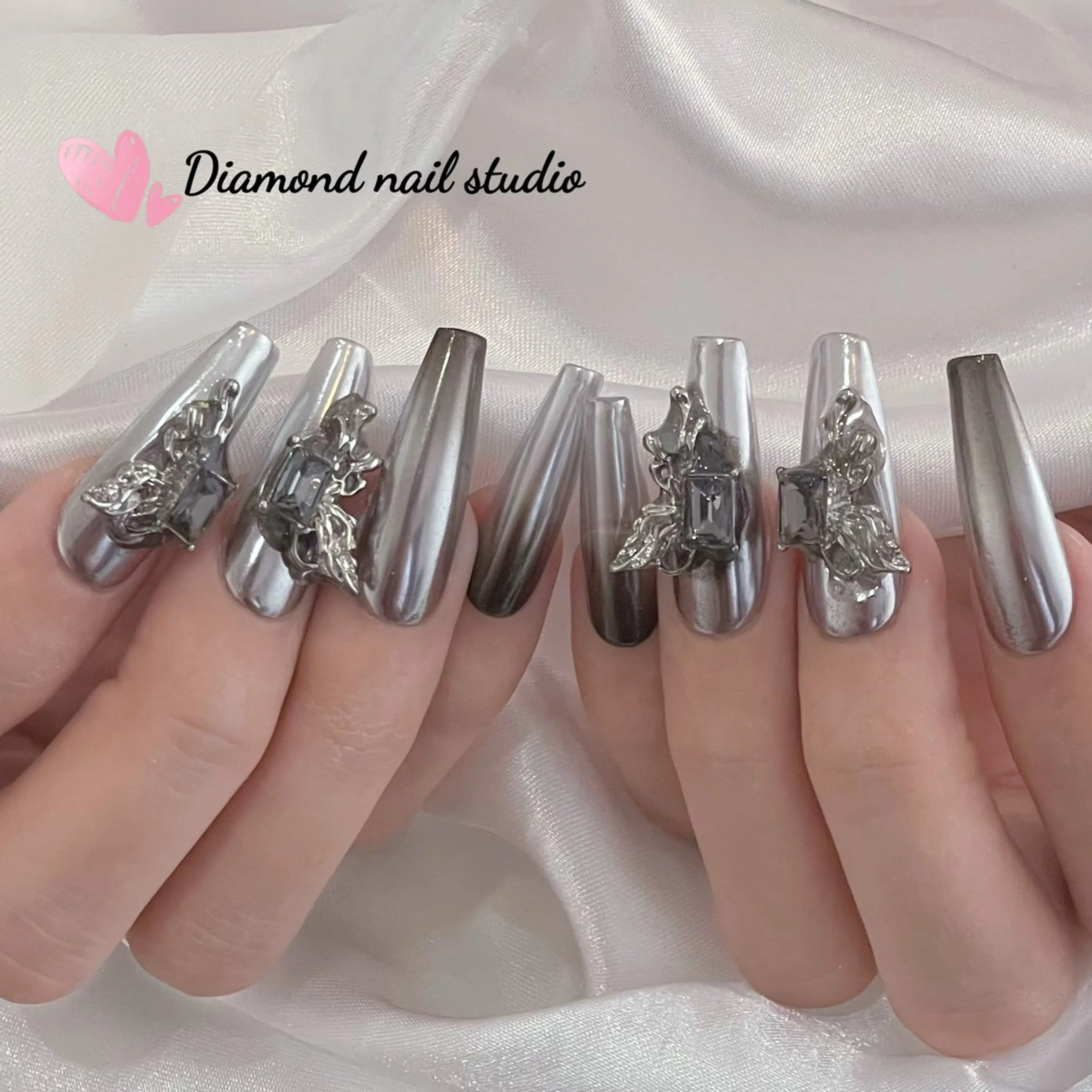 ネイル アートネイル オーロラネイル フラッシュネイル ガーリー キラキラネイル ハンドネイル DIAMOND NAILMANAMIのネイルデザイン