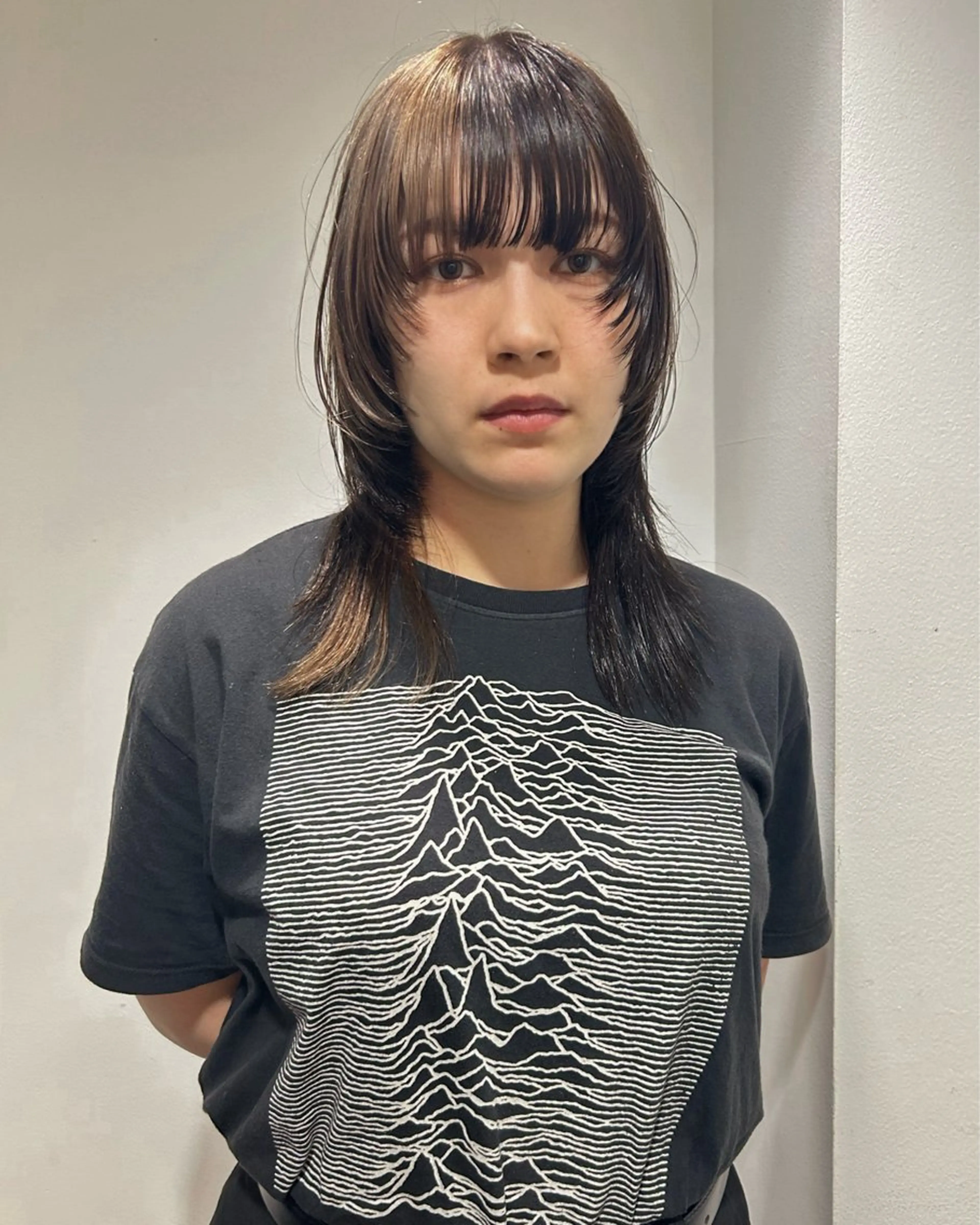 セミロング カラー ブリーチ ケアブリーチ デザインカラー ハイライトカラー ハイライト カット ヘアカラー トリートメント Loom.所属・村上雅人 ナチュラルモードのヘアスタイル