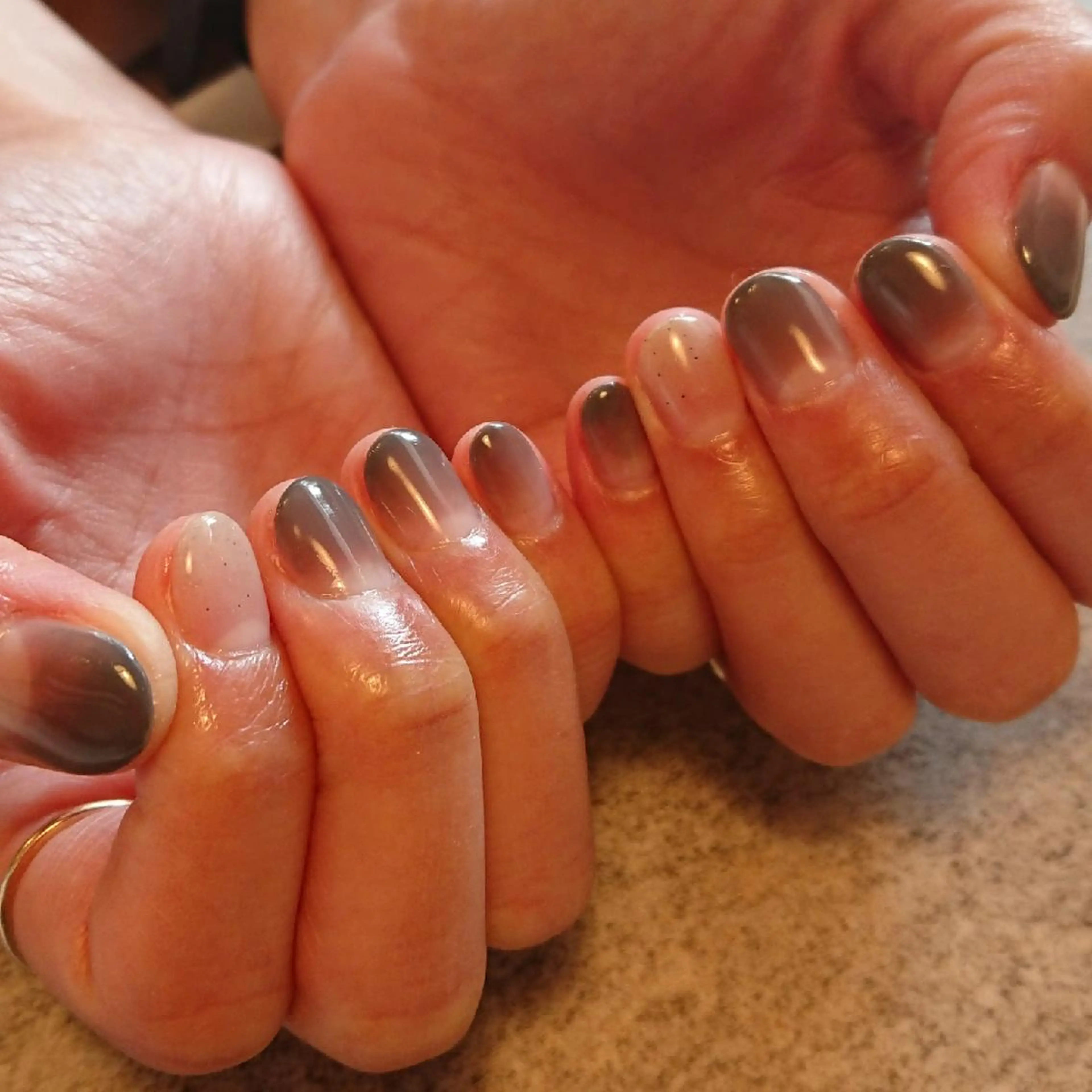 ネイル グラデーション ジェヌインネイル 河内のネイルデザイン