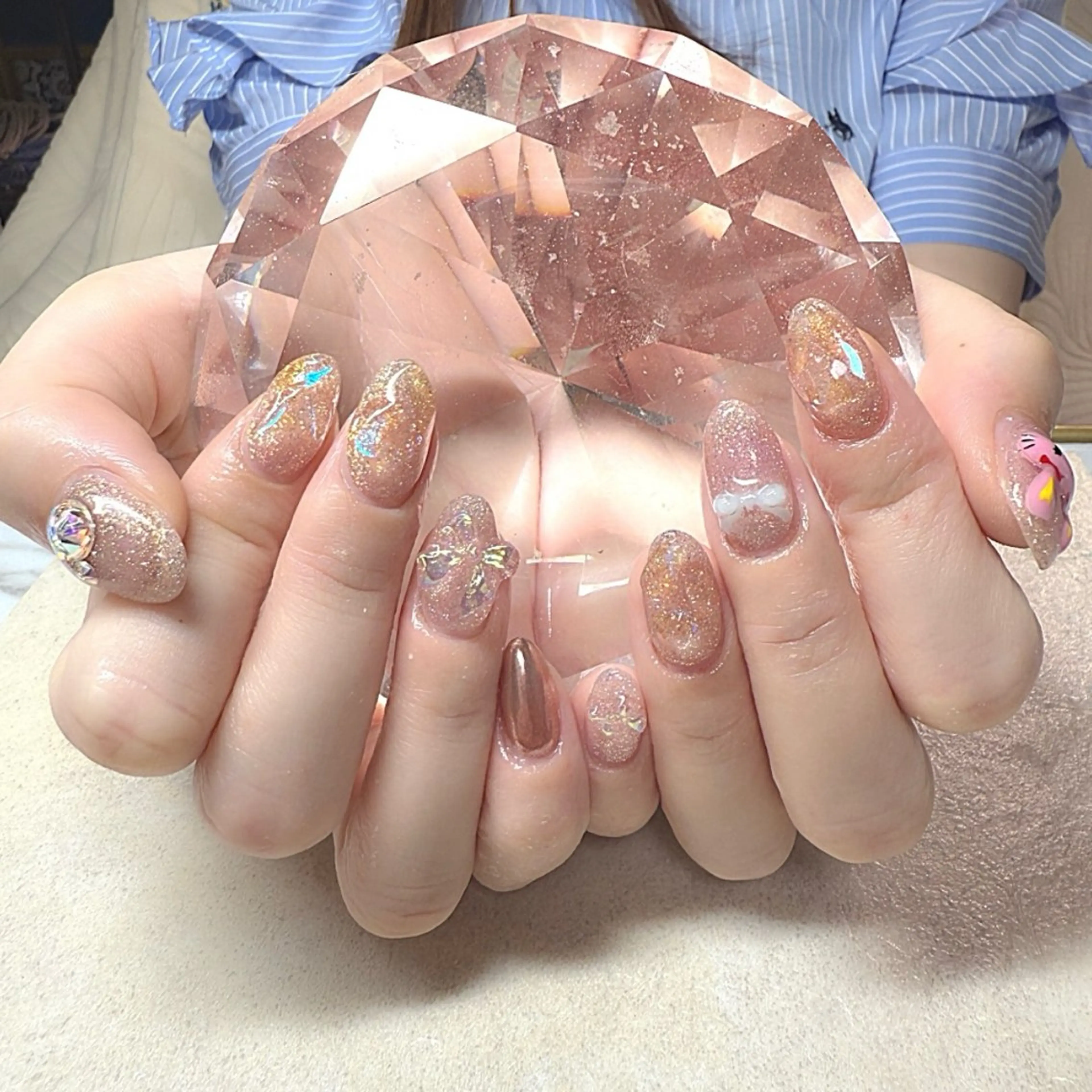 ネイル オーロラネイル フラッシュネイル ジェルネイル キラキラネイル ラメ(グリッター) ハンドネイル 六本木ネイル阡夜一夜 当日＆持ち込み歓迎のネイルデザイン