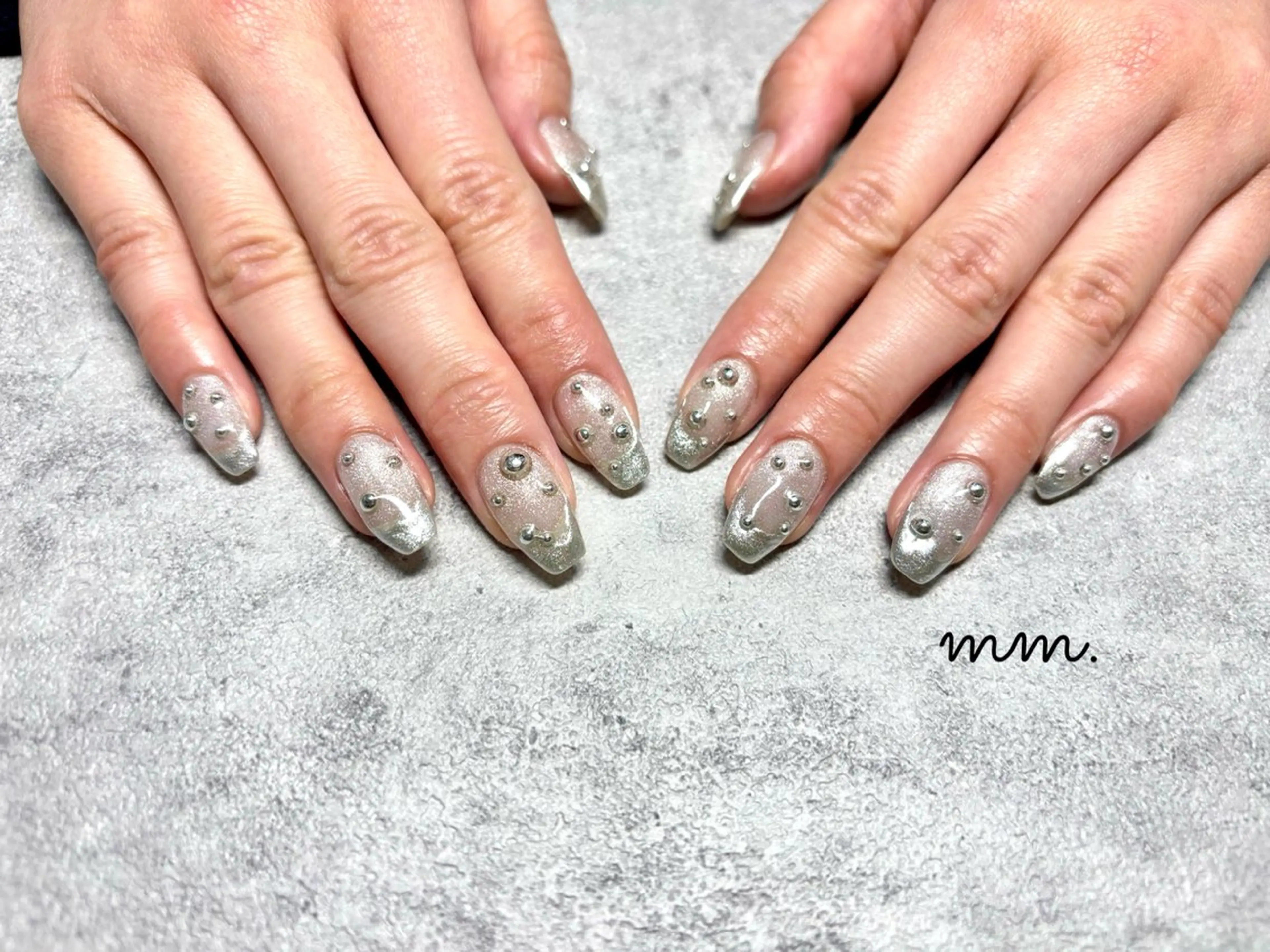 ネイル ミラーネイル シルバー ハンドネイル mm. ✨Ayuna✨のネイルデザイン