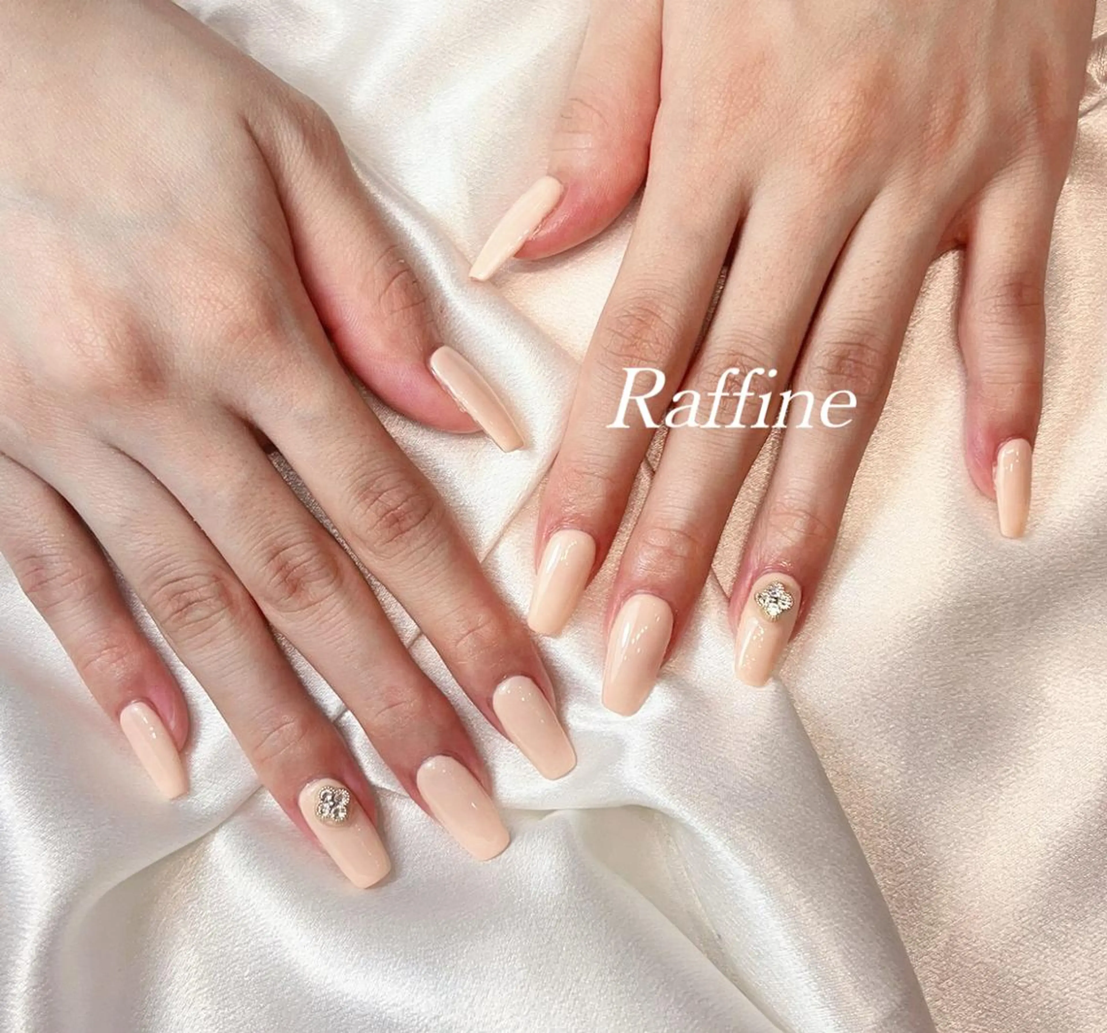 ネイル RAFFINE 月🦋🩵のネイルデザイン