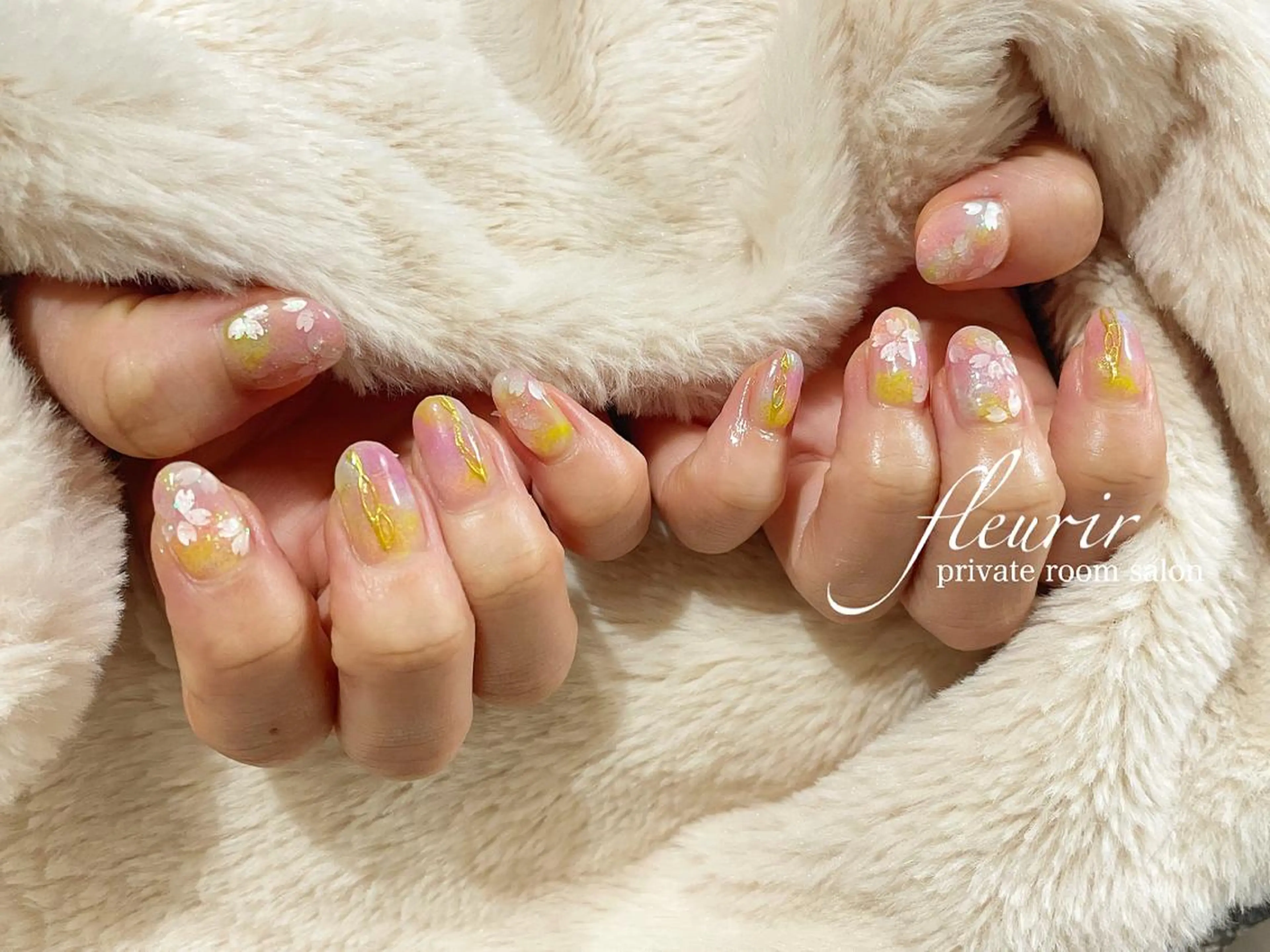 ネイル アートネイル ゴールド ホログラムネイル ミラーネイル 黄色 フルリール 【プライベートサロンのネイルデザイン