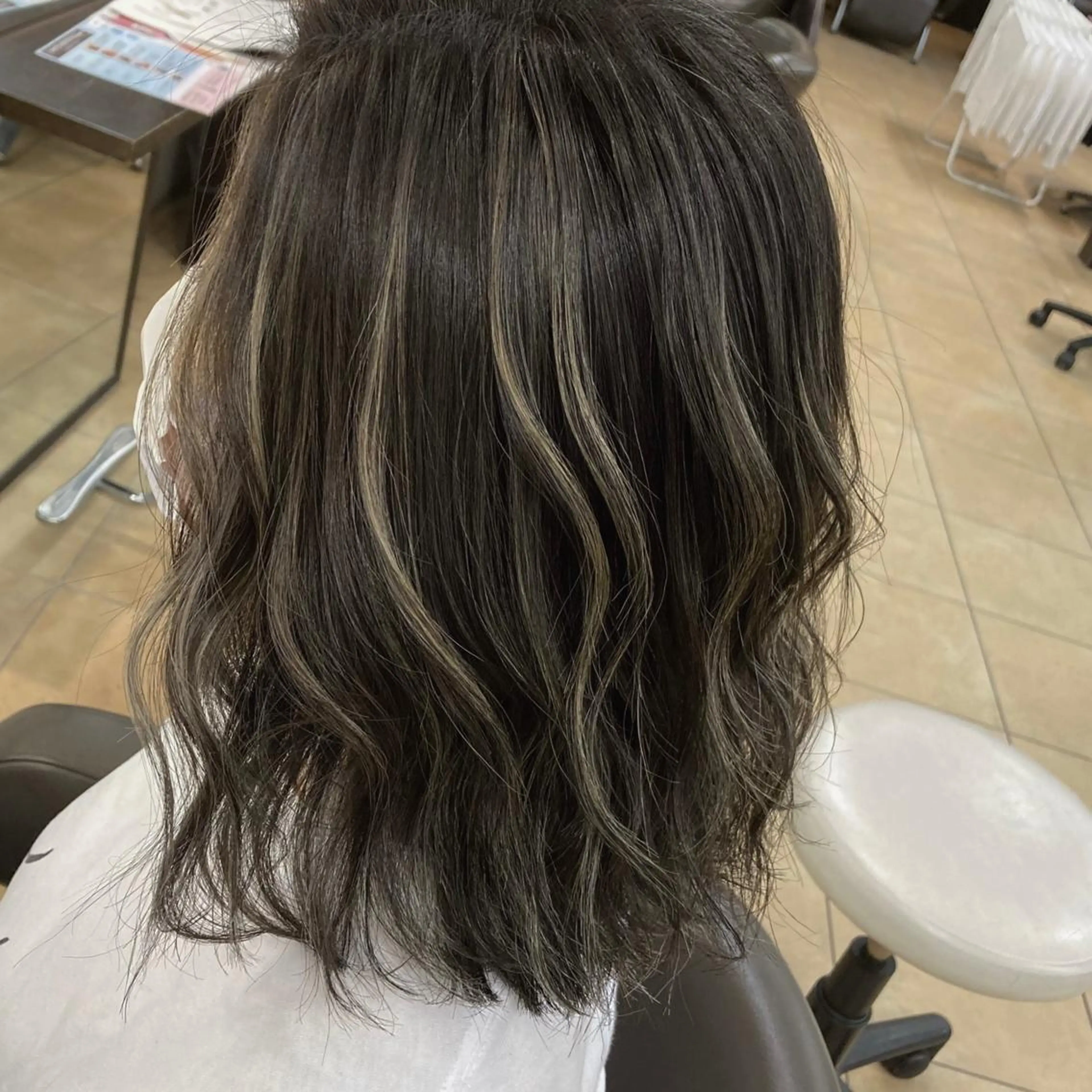 ミディアム lien ヒジリのヘアスタイル