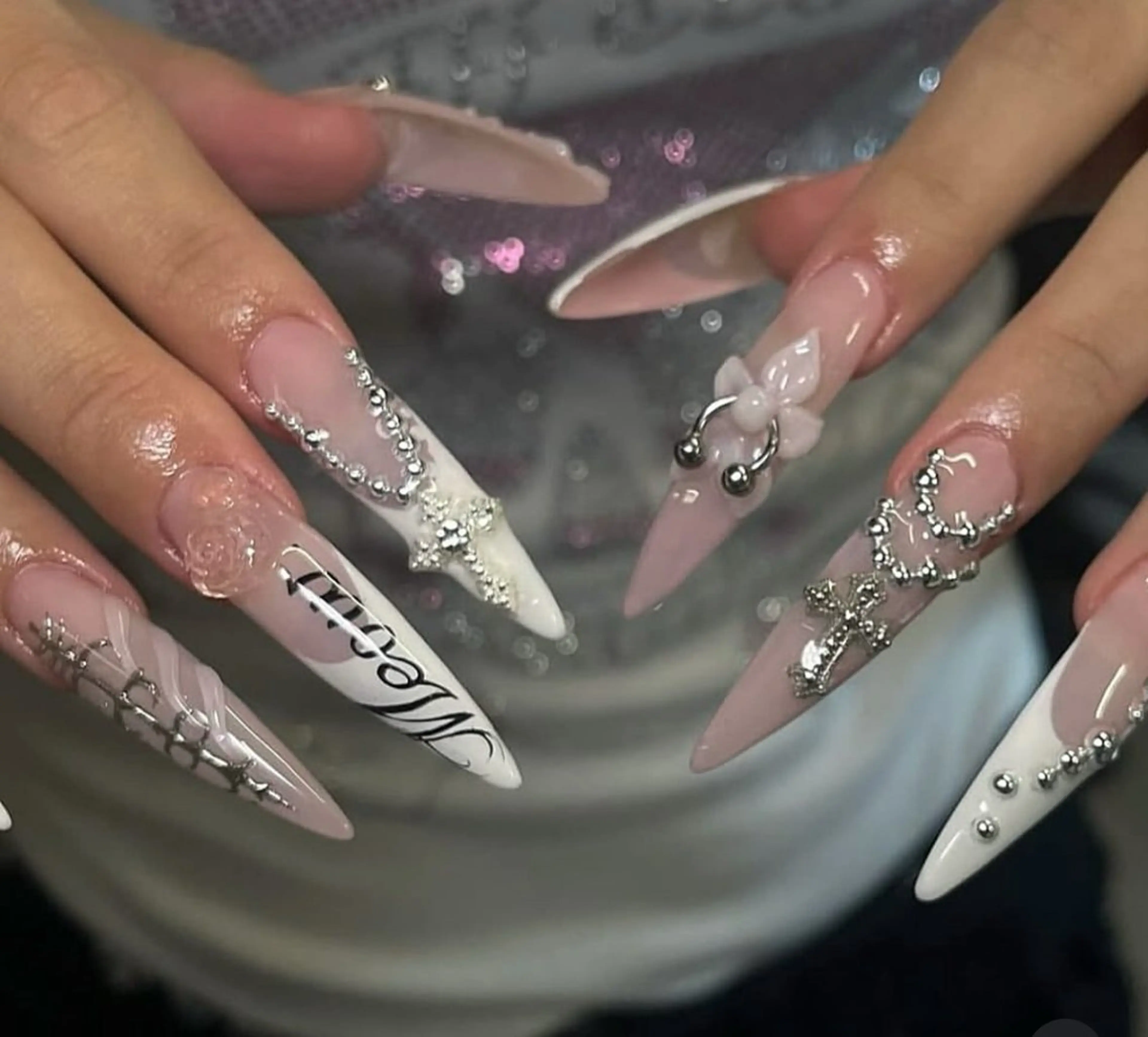 ネイル フレンチネイル グラデーション 韓国ネイル マグネットネイル シンプルネイル ハンドネイル CoMo Nail Studio所属・CoMo Nailのネイルデザイン