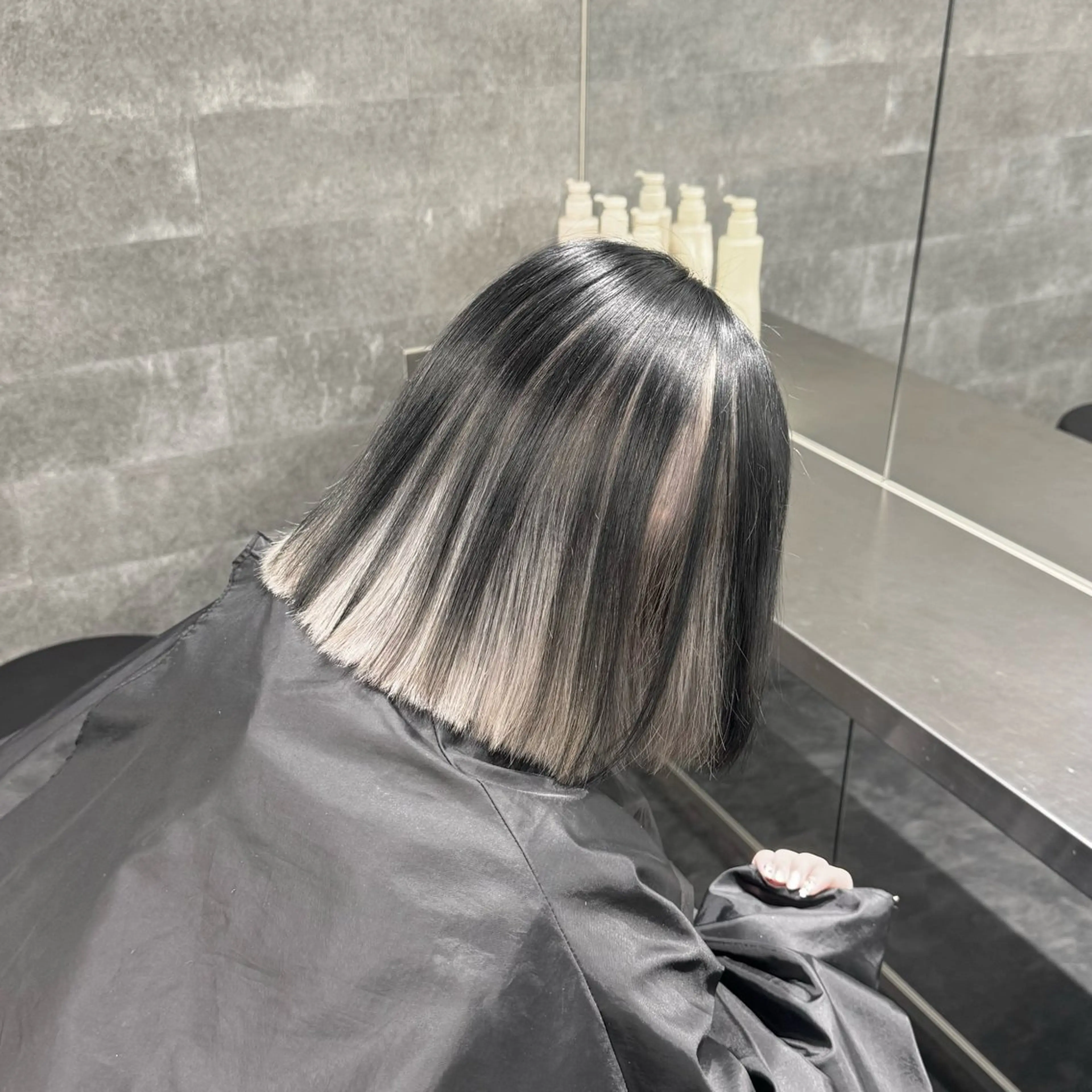 カラー ブリーチ インナーカラー ヘアカラー SKNOW所属・艶カラー🤍/ 韓国ヘア🎀めいのヘアスタイル