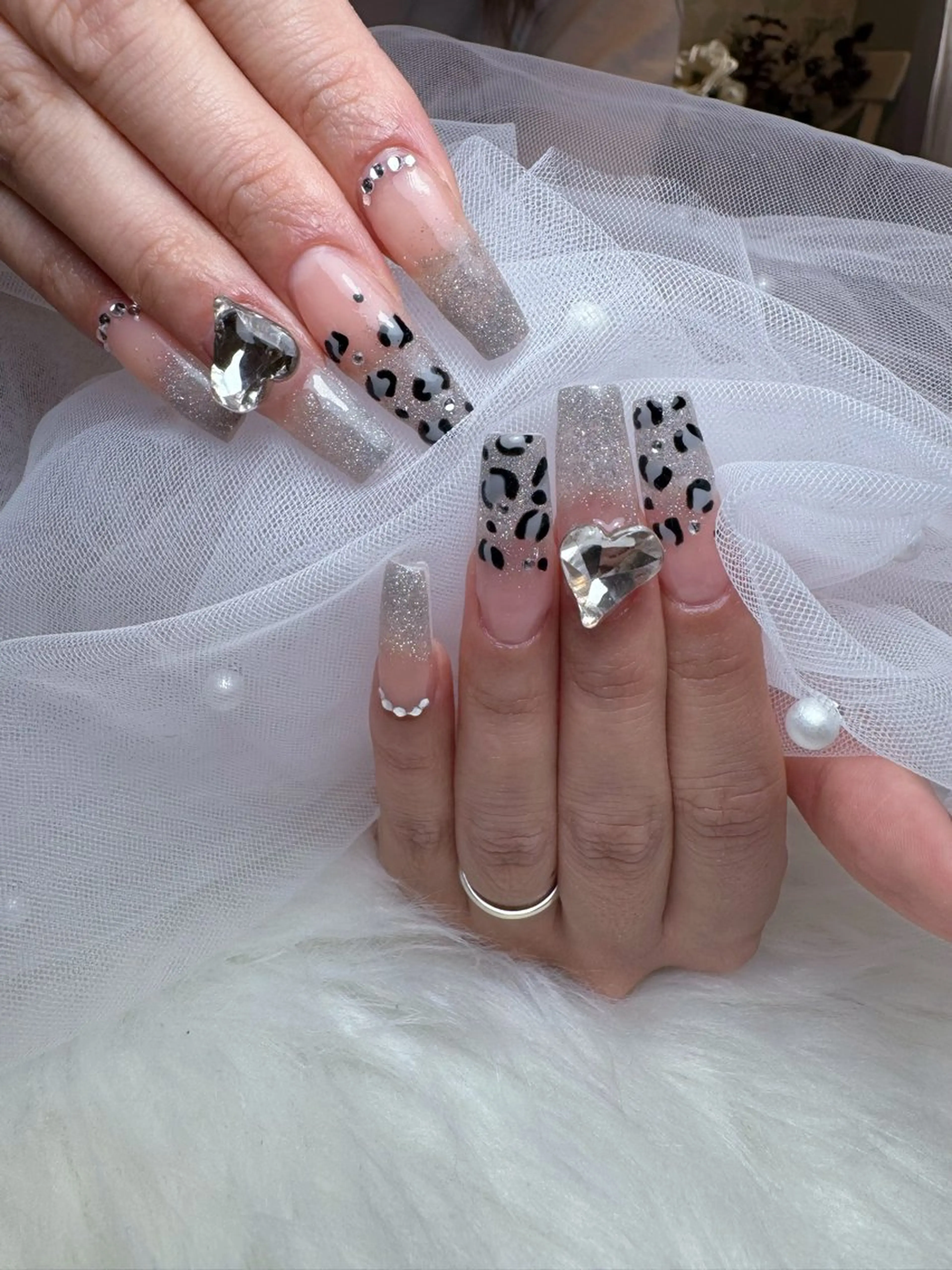 ネイル ブルー グラデーション ハート ラメ(グリッター) ラメグラデーション ハンドネイル K&R Nail所属・Nail Salon K&Rのネイルデザイン