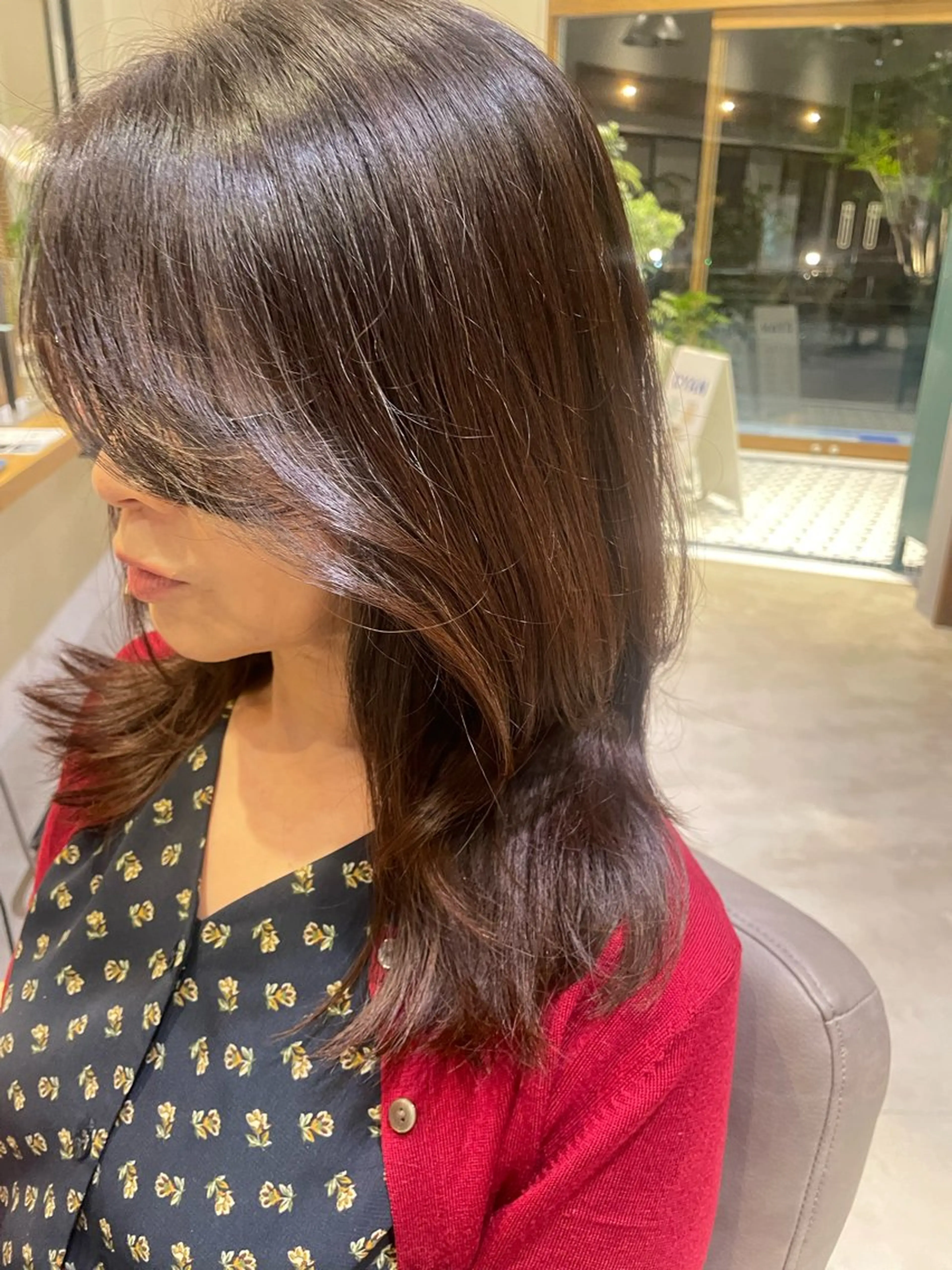 セミロング レイヤーカット あきば まゆのヘアスタイル