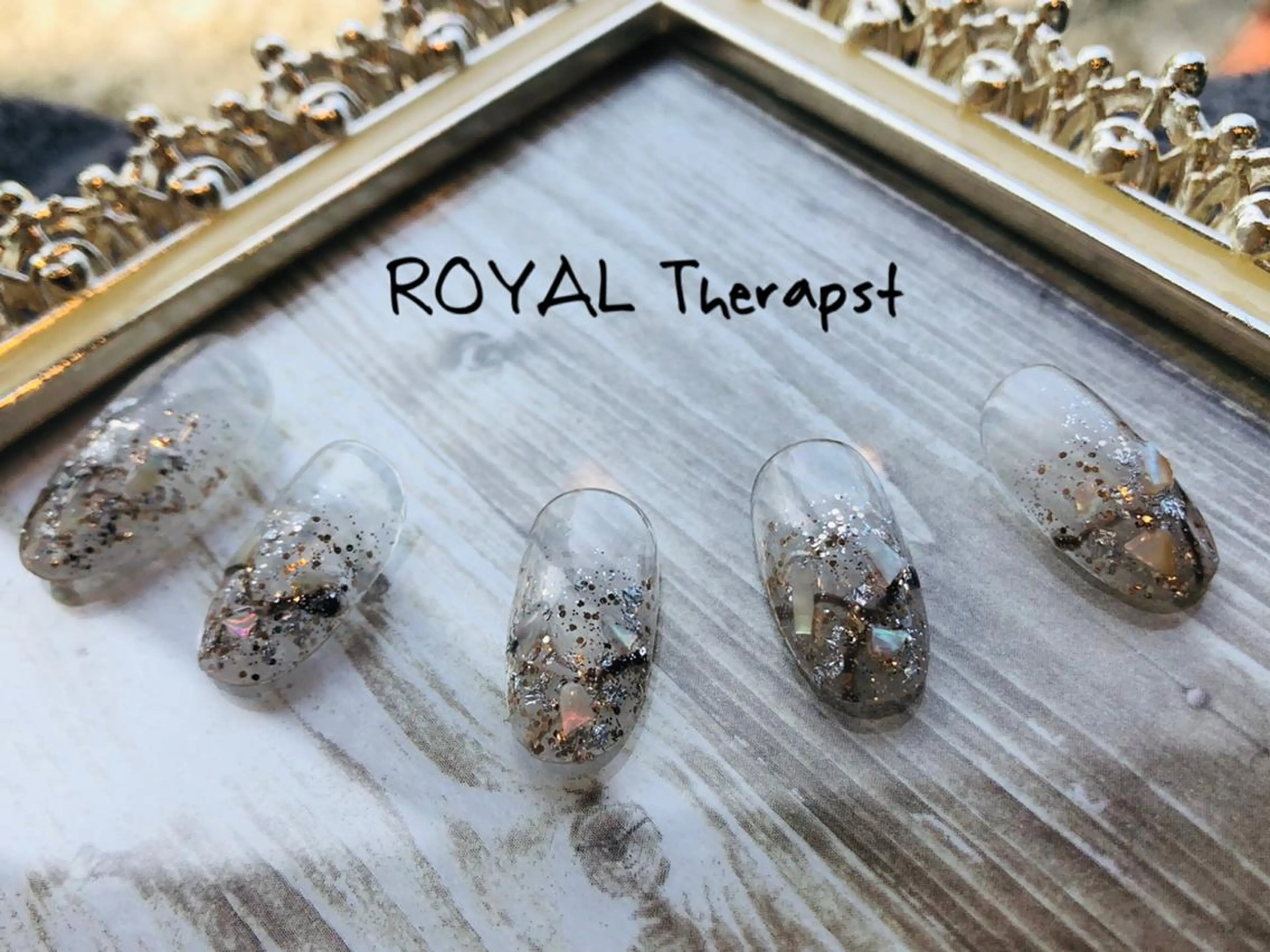 ネイル 【尾下】 ロイヤル•セラピストのネイルデザイン