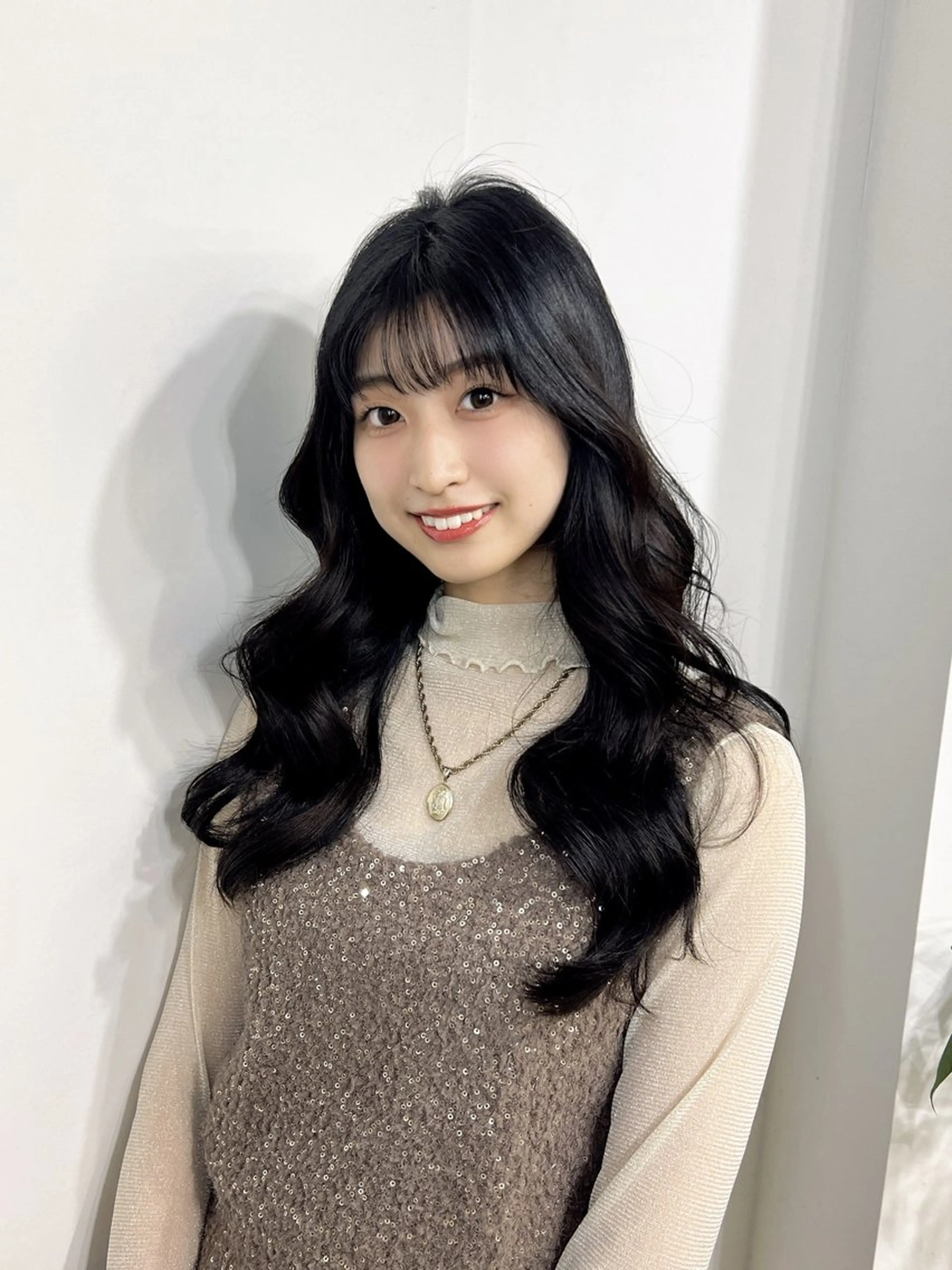 ロング カラー 黒髪 ブルーカラー ブルーブラック ヨシンモリ 韓国風ヘア カット ヘアカラー トリートメント 武田涼レイヤーカット 髪質改善×縮毛矯正のヘアスタイル