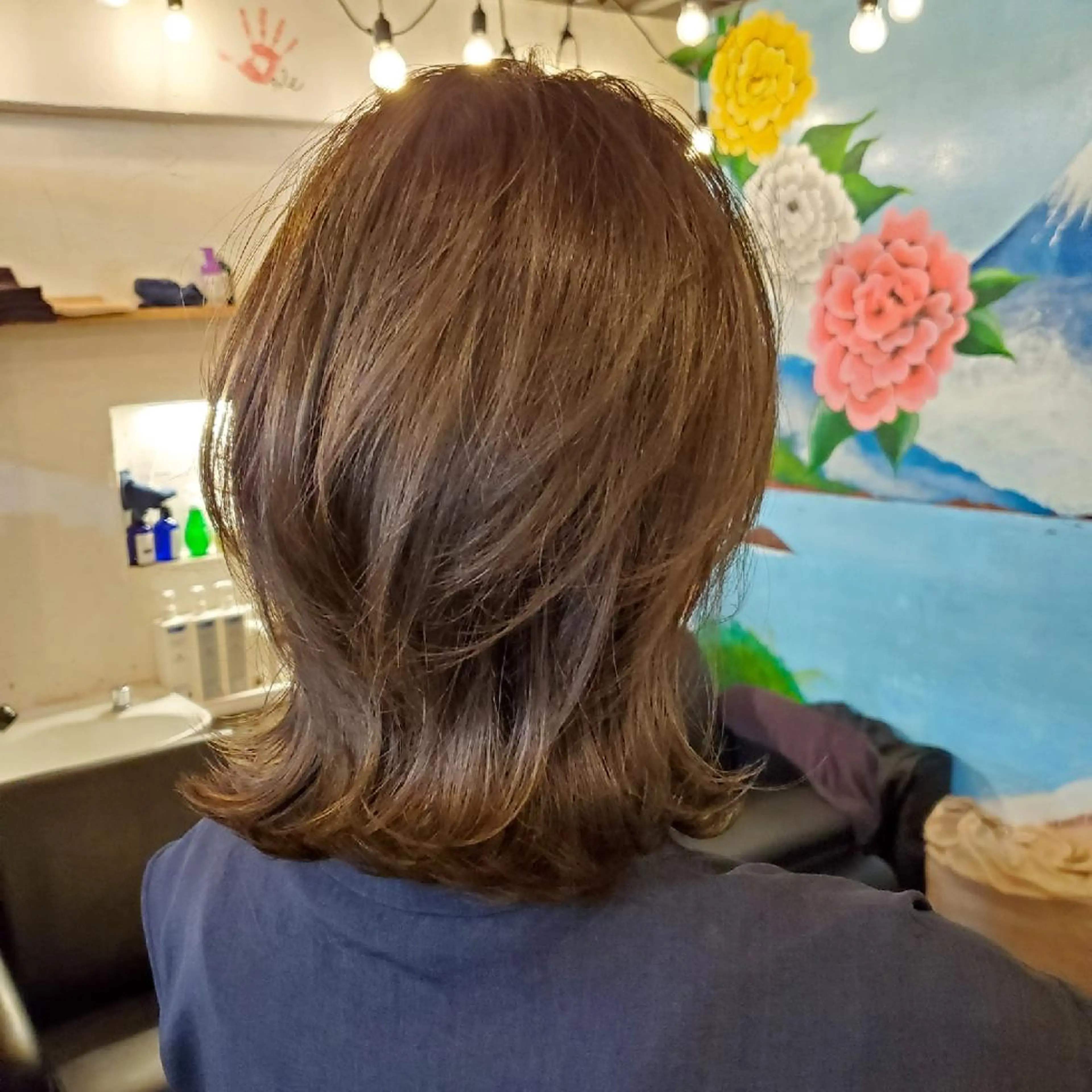 ミディアム カラー ミディアムレイヤー グレージュ ヘーゼル レイヤーカット 外ハネヘア カット ヘアカラー トリートメント フリーランス所属・韓国ヘア レイヤー くびれヘアMATSUのヘアスタイル