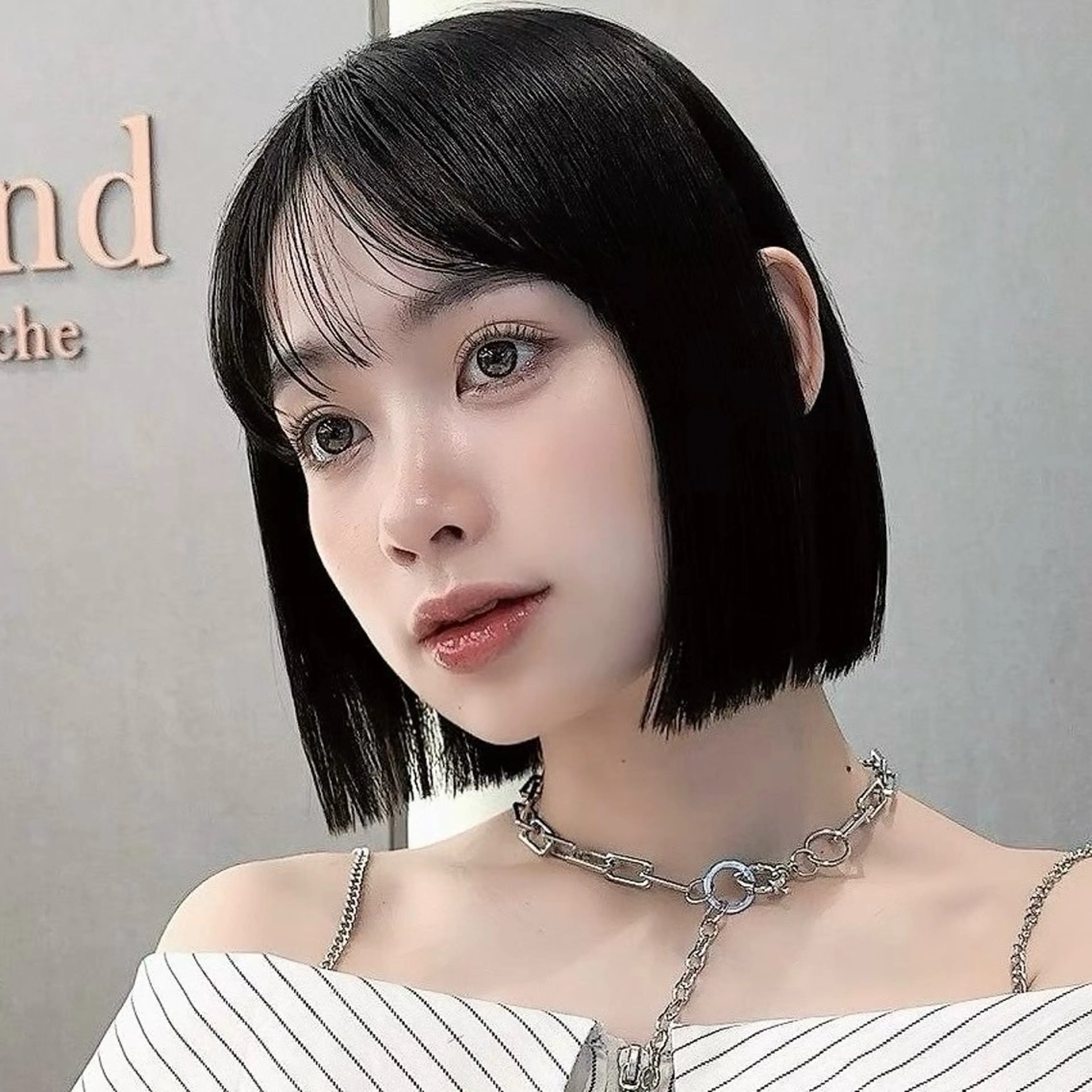 ミディアム ショート/レイヤー/ 縮毛矯正/ 渡邊莉玖のヘアスタイル