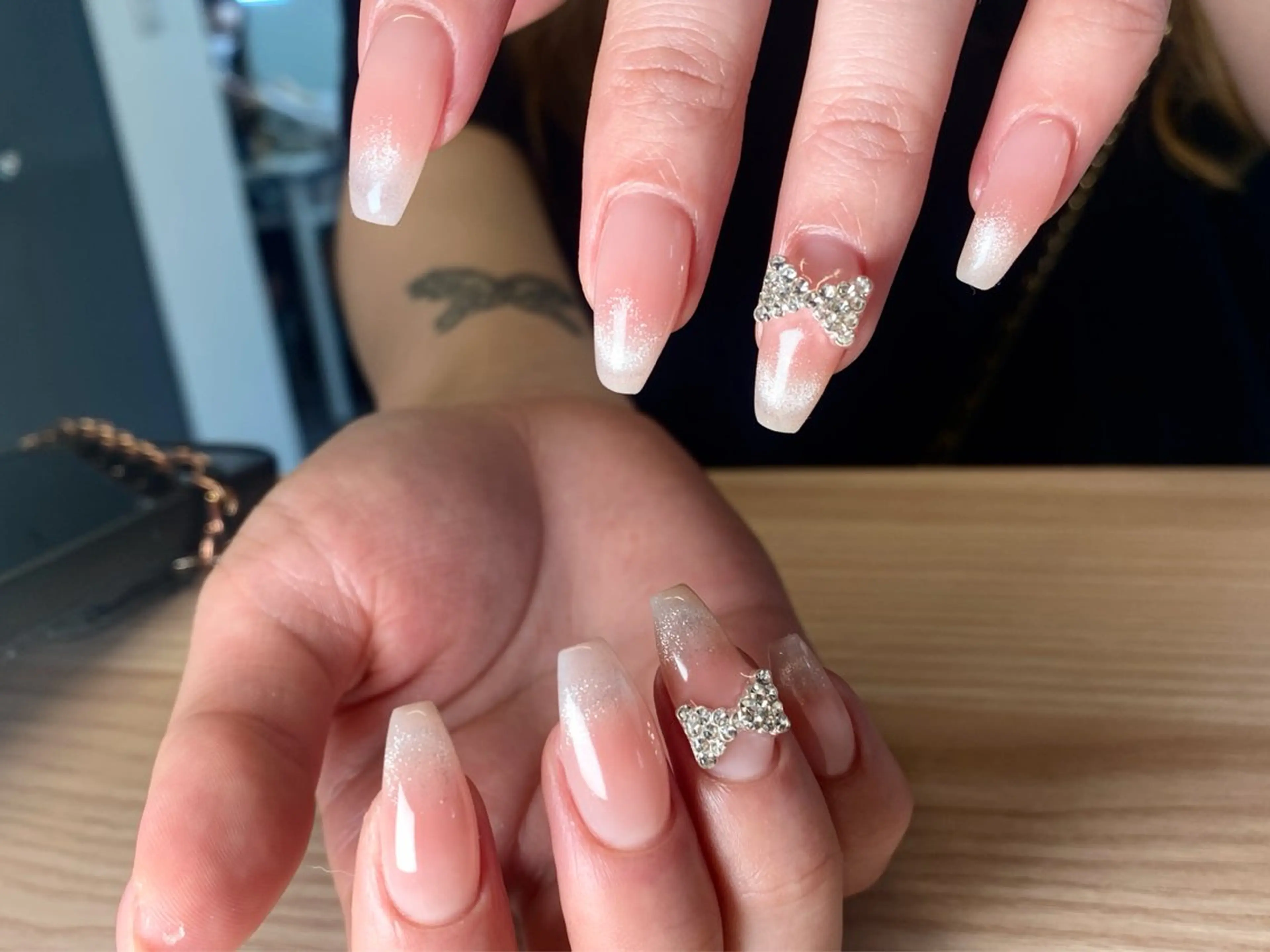 ネイル チークネイル フレンチネイル 韓国ネイル マグネットネイル マグネットフレンチ ハンドネイル 花澤 ネイルサロンのネイルデザイン