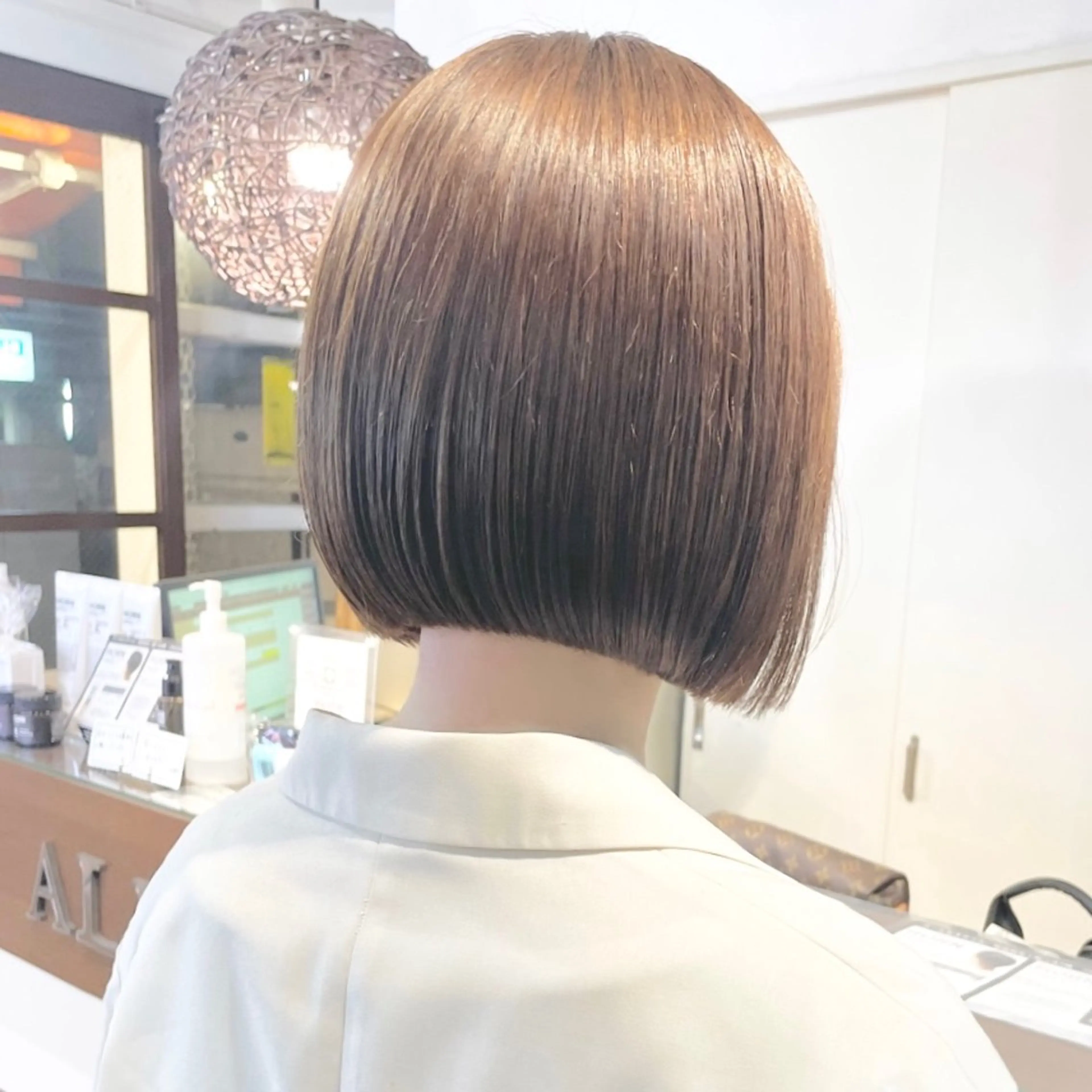 ショート カラー ヘアアレンジ キッズ 前下がりボブ アッシュ ラベンダーカラー ラベンダーアッシュ ボブ カット ヘアカラー トリートメント さわ きょうすけ/ ボブ髪質改善ショートのヘアスタイル