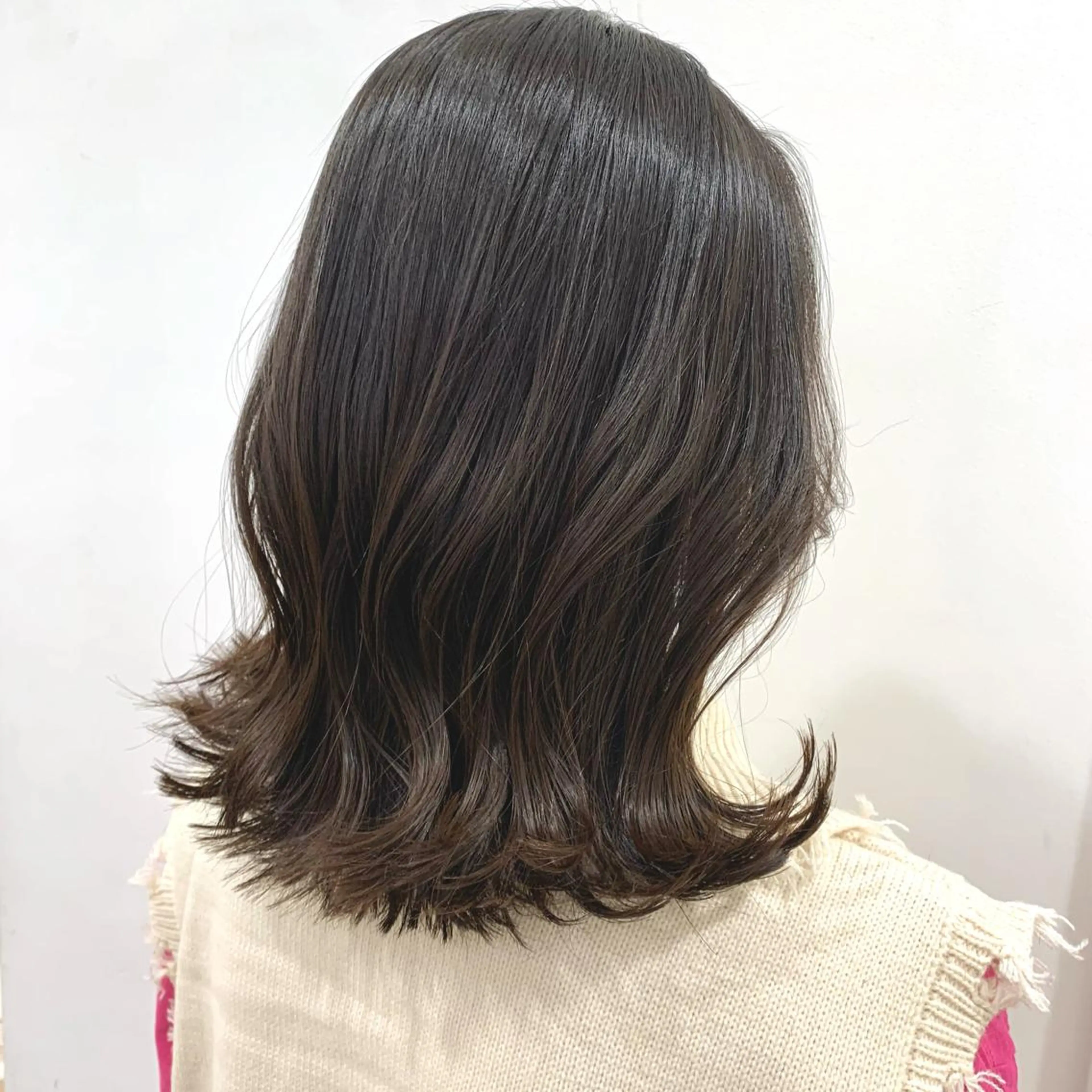 ミディアム カラー カット ヘアカラー トリートメント ぱつっとボブ/ 小野あかねのヘアスタイル