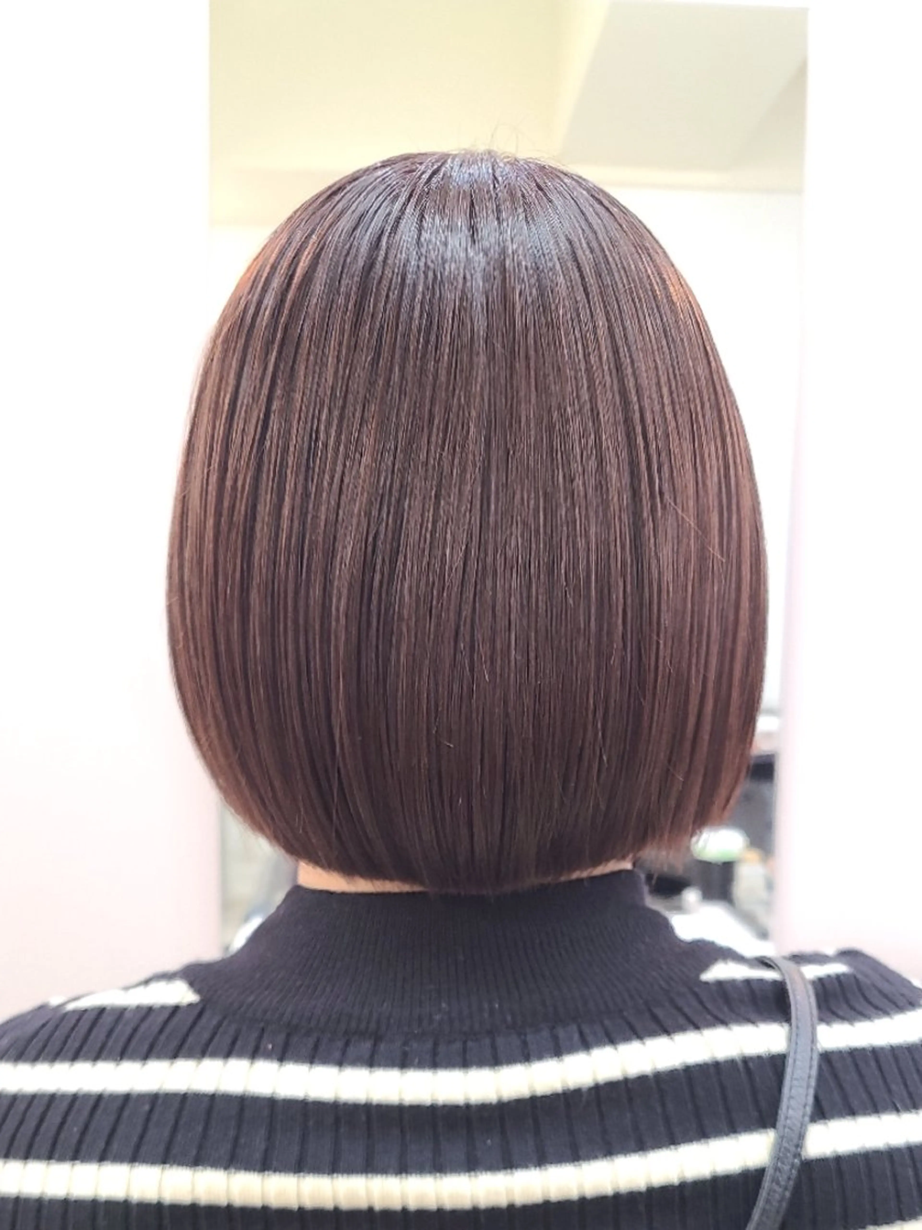 ショート カラー 切りっぱなしボブ ラベンダーカラー ボブ カット ヘアカラー 桐島 令奈のヘアスタイル