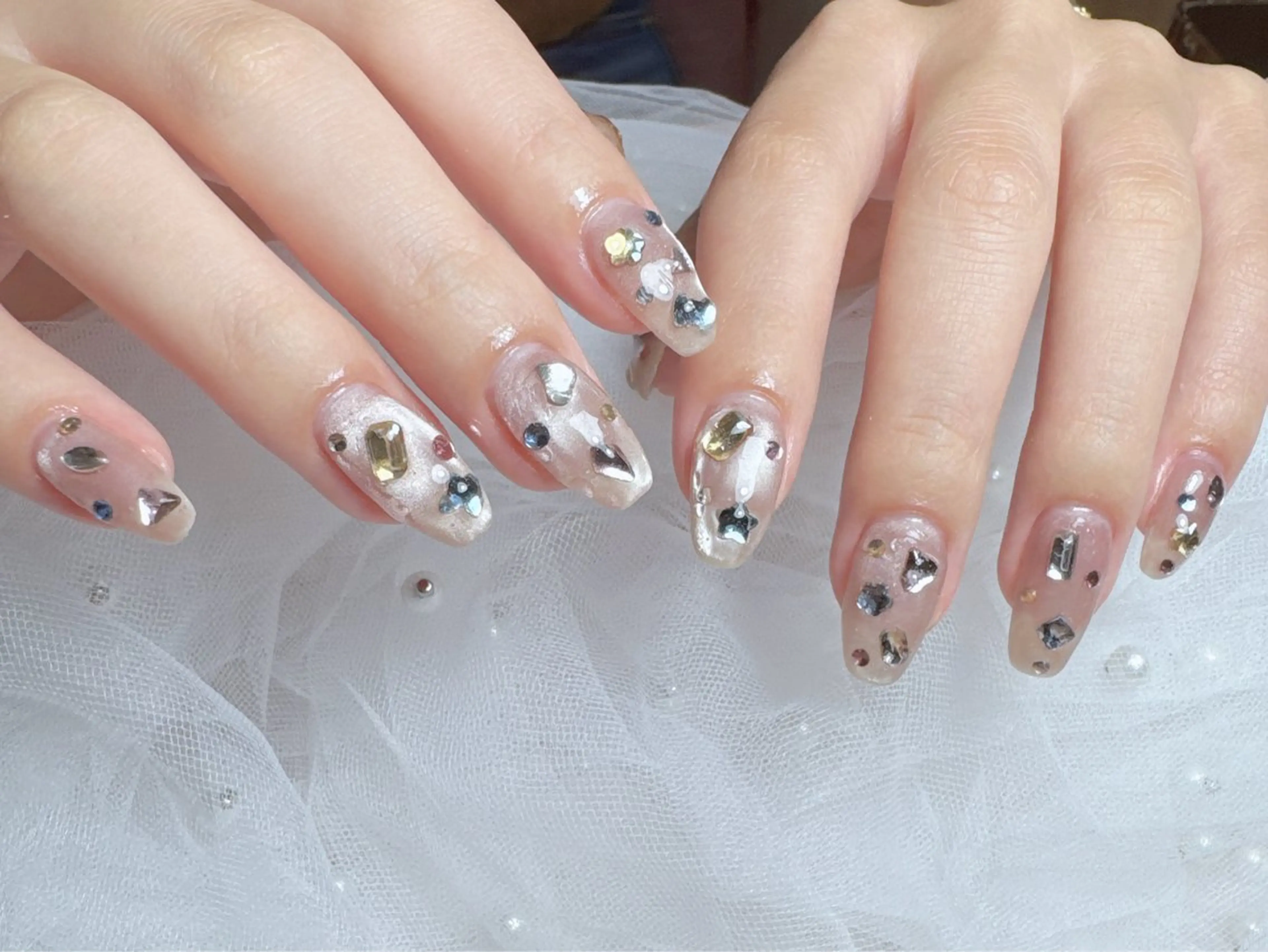 ミディアム ハンドネイル ビューティーフル Aのネイルデザイン