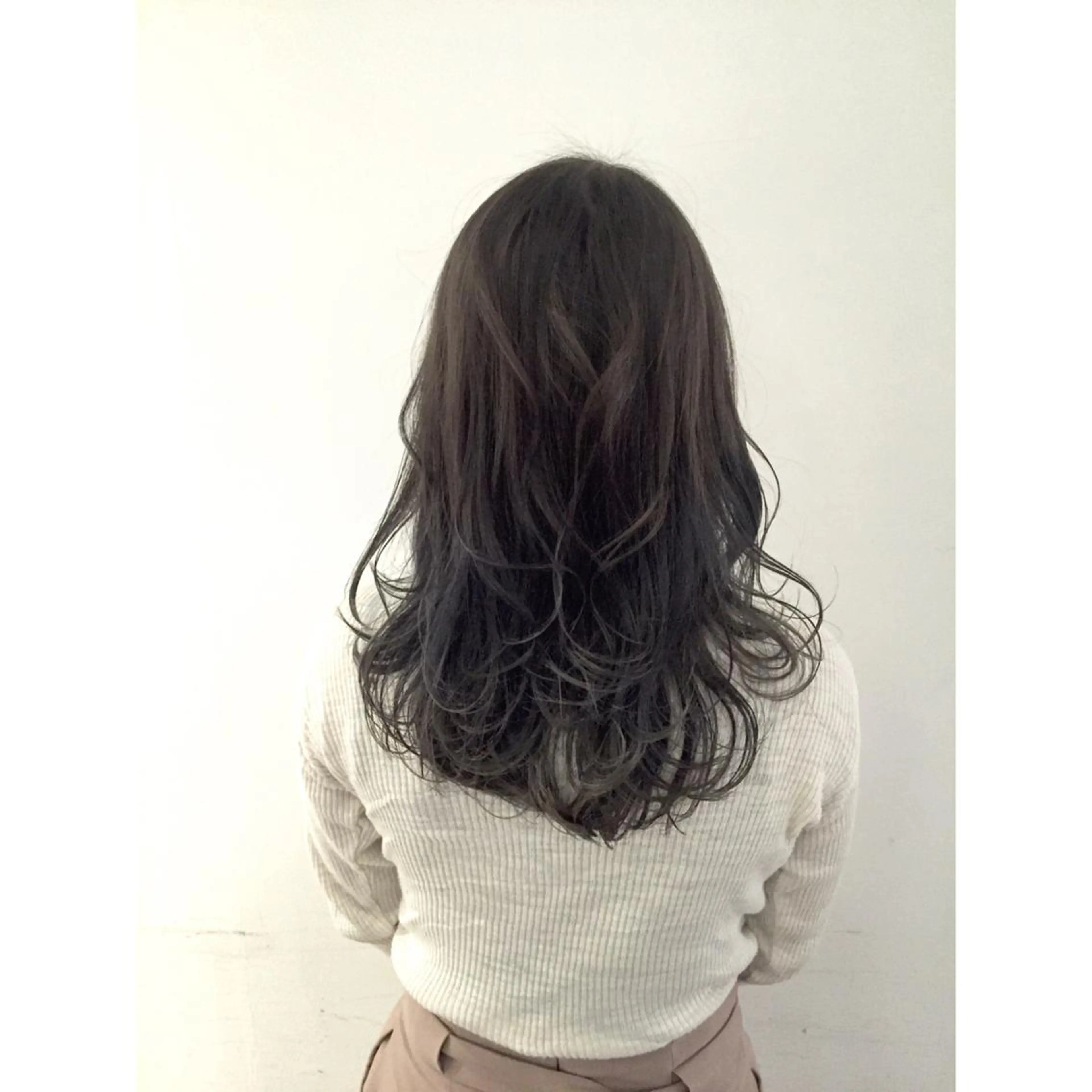 セミロング カラー マツエク・マツパ 小顔カット✨ 透明感カラーのヘアスタイル