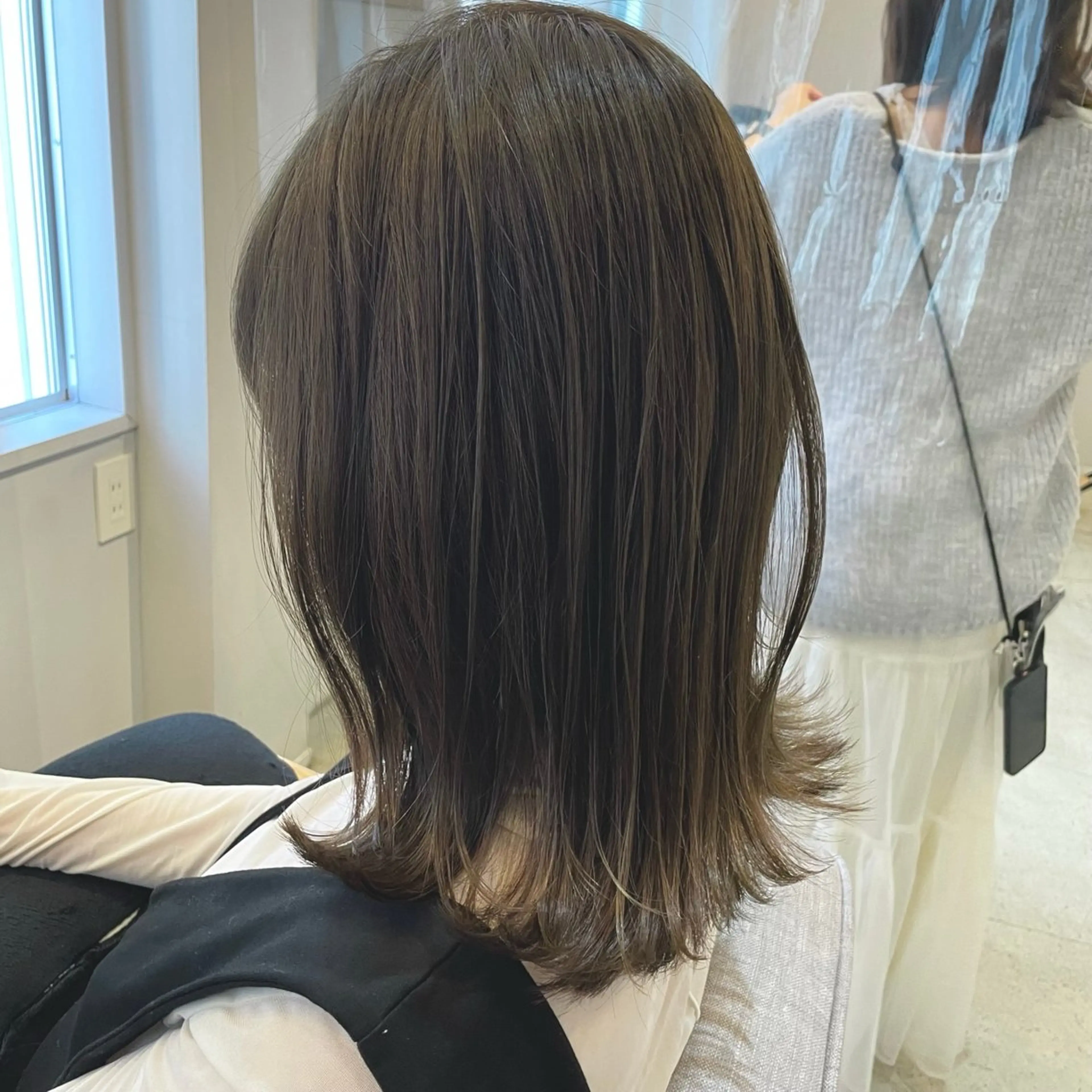 ミディアム 廣岡 采音のヘアスタイル