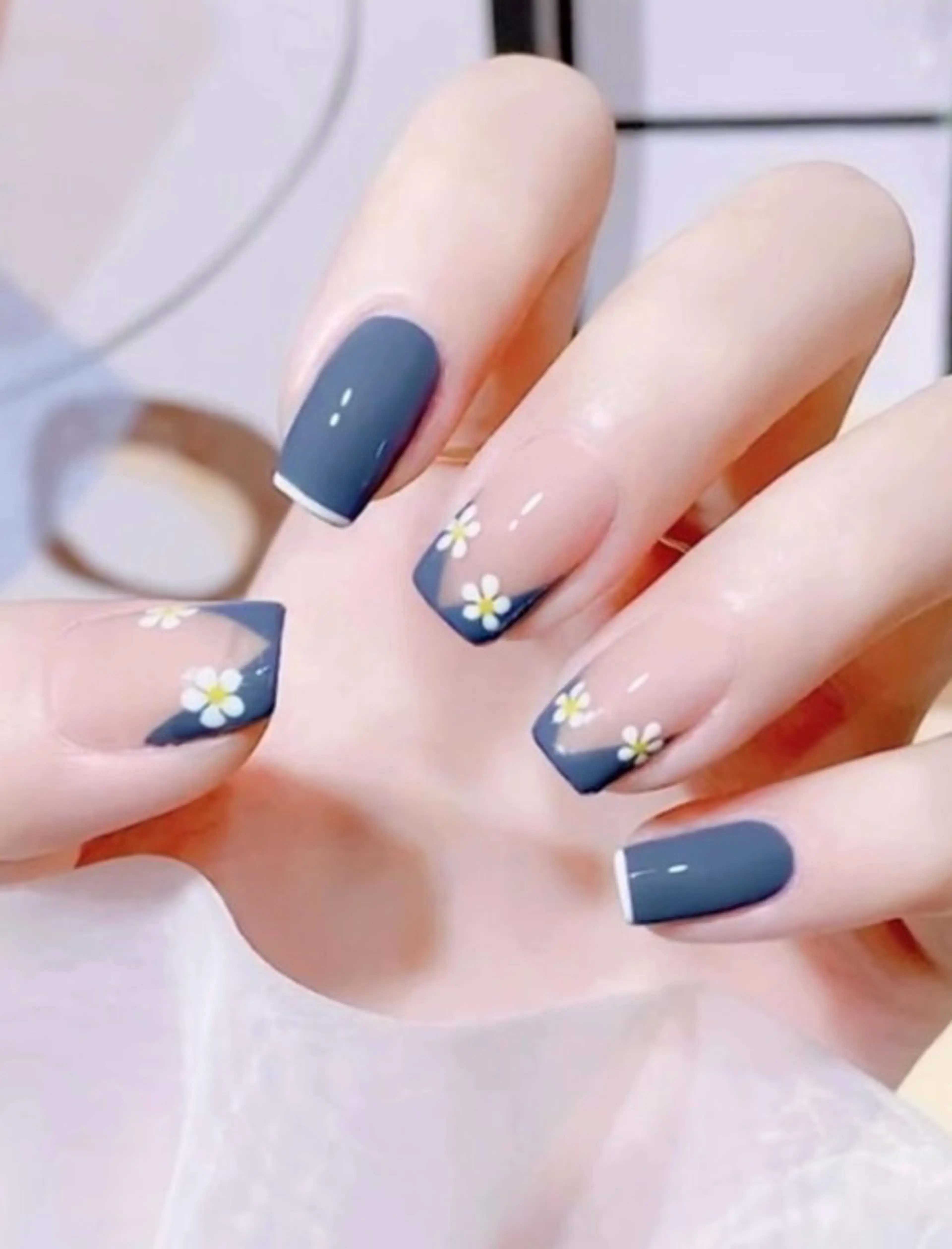 ネイル ハンドネイル H3 Nail Tsuki🦋💙のネイルデザイン
