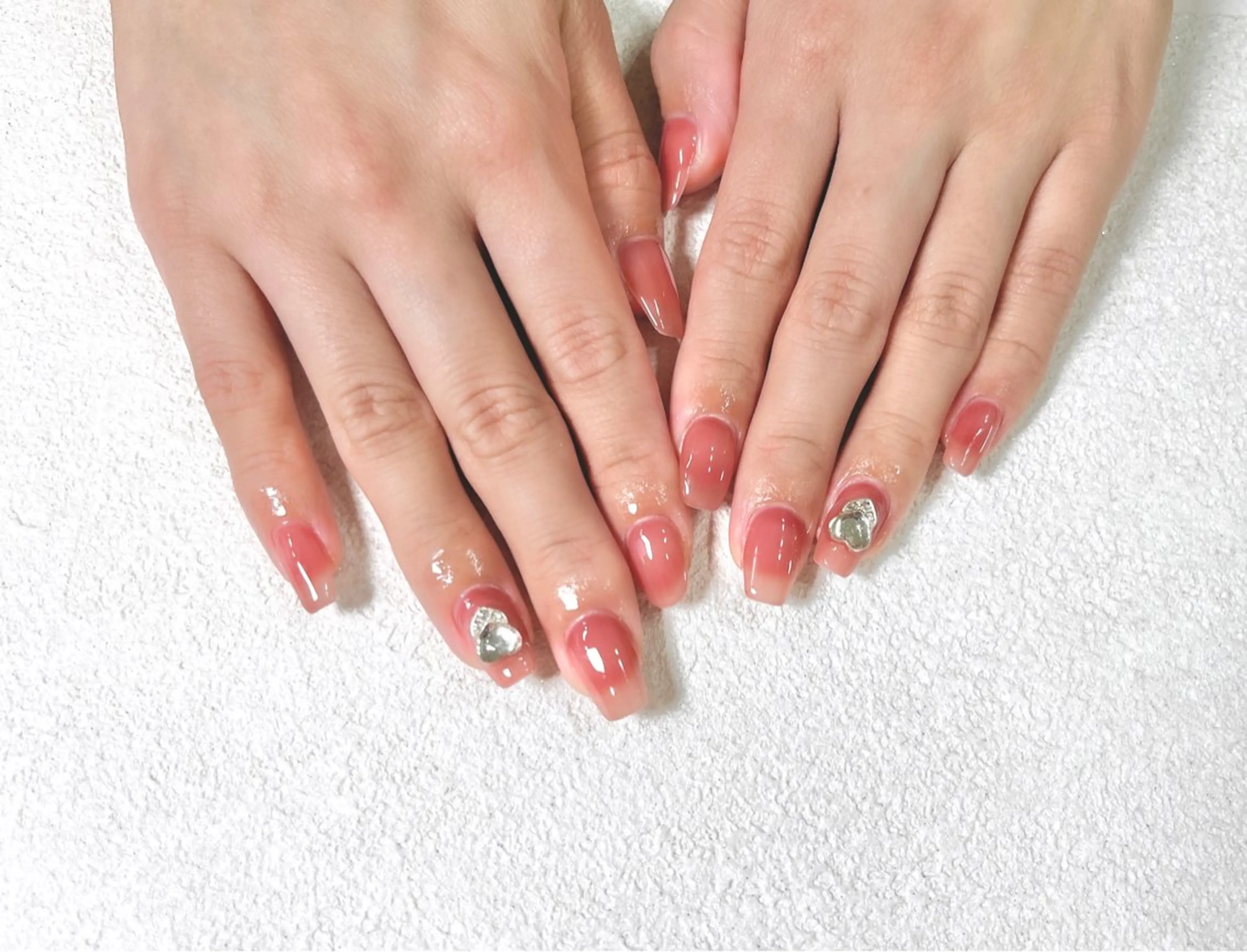 【人気】￥5680円#ワンカラー+2個大きいパーツ OR 2本ストーン埋め尽くし◎の写真