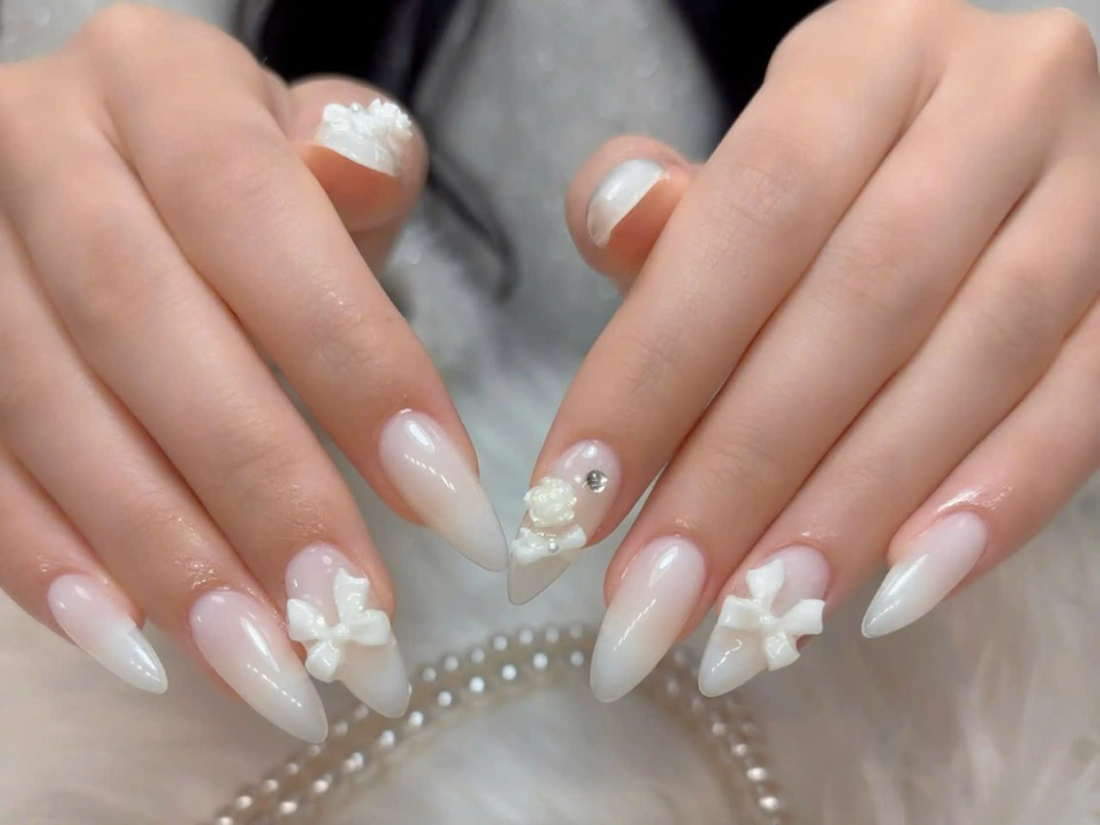 ネイル フラワーネイル ホワイト Rosie Lee Nail Room所属・ROSIE LEEのネイルデザイン