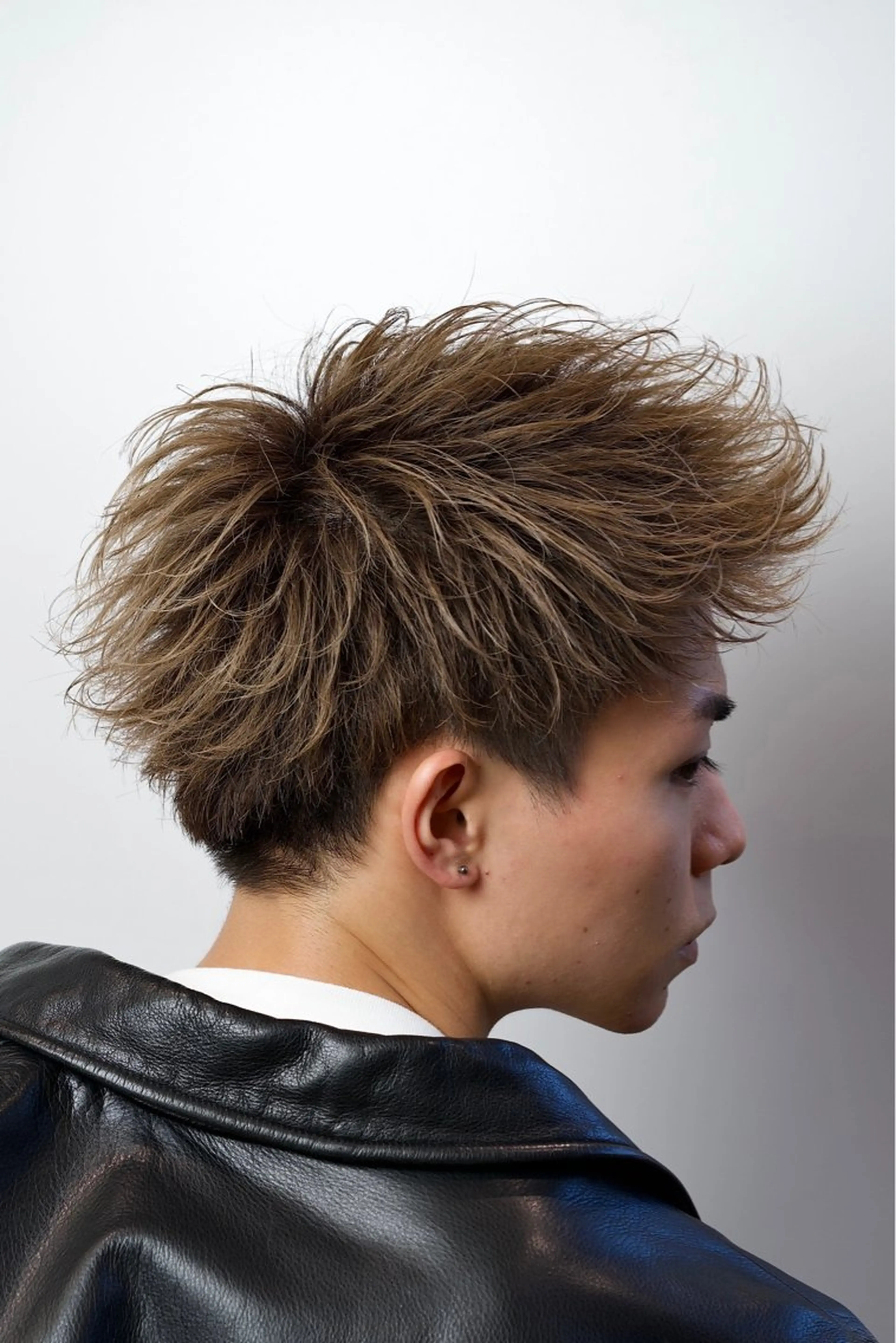 ショート カラー ヘアアレンジ メンズ モヒカン 刈り上げ BORDO所属・竹内 奨のヘアスタイル