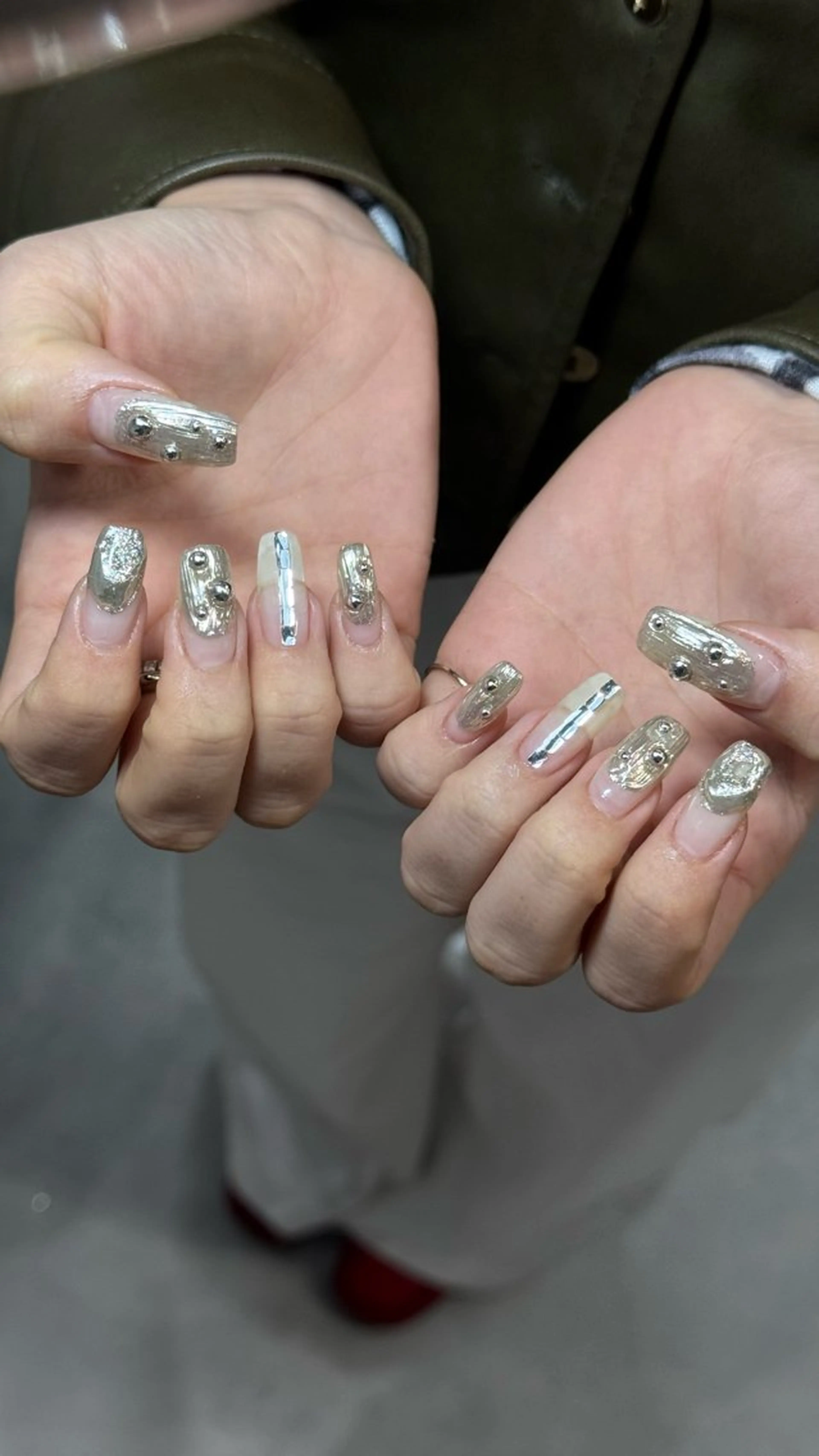 ネイル キラキラネイル シルバー ハンドネイル Momoka ネイリスト福岡/薬院のネイルデザイン