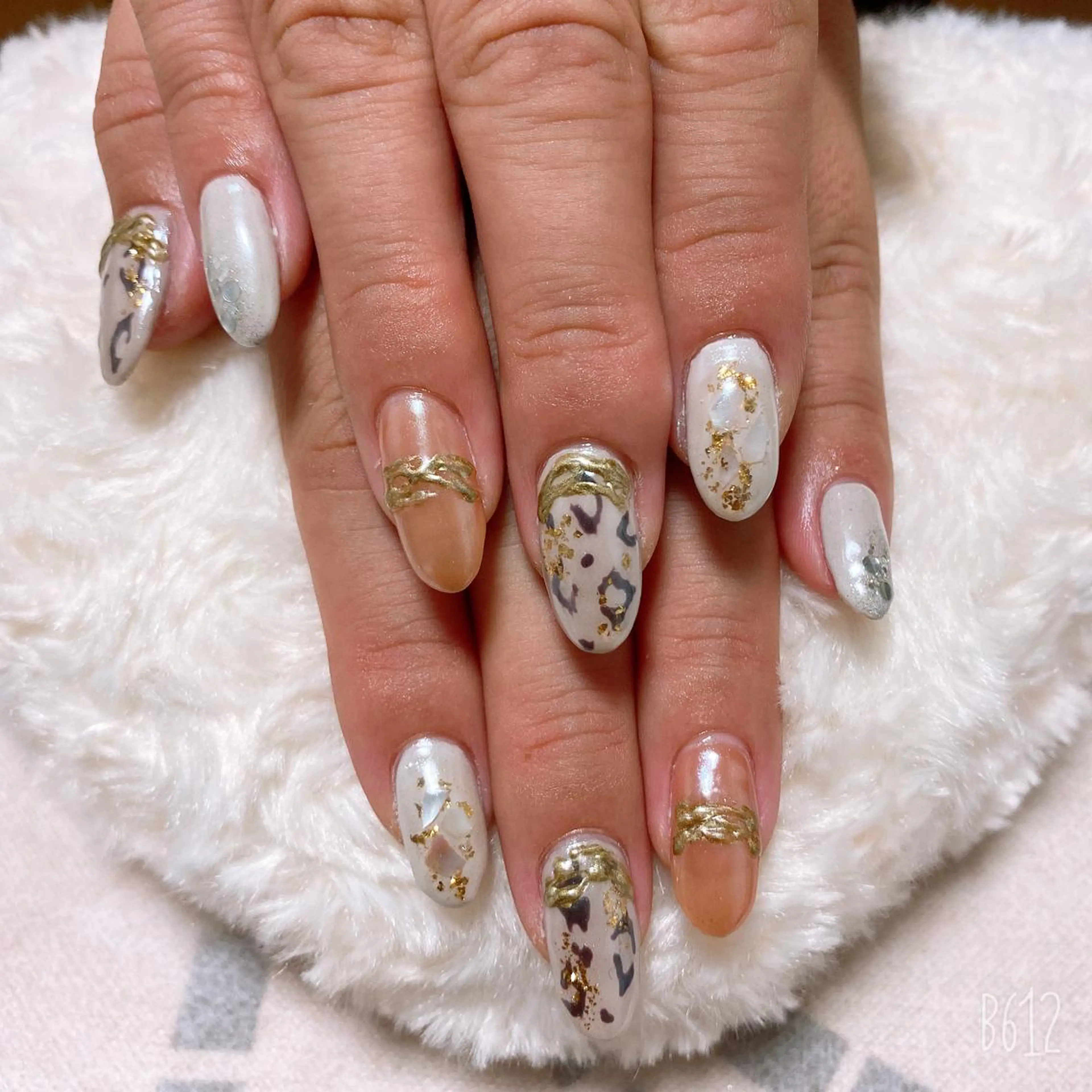 ネイル The Best Beauty受付担当のヘアスタイル