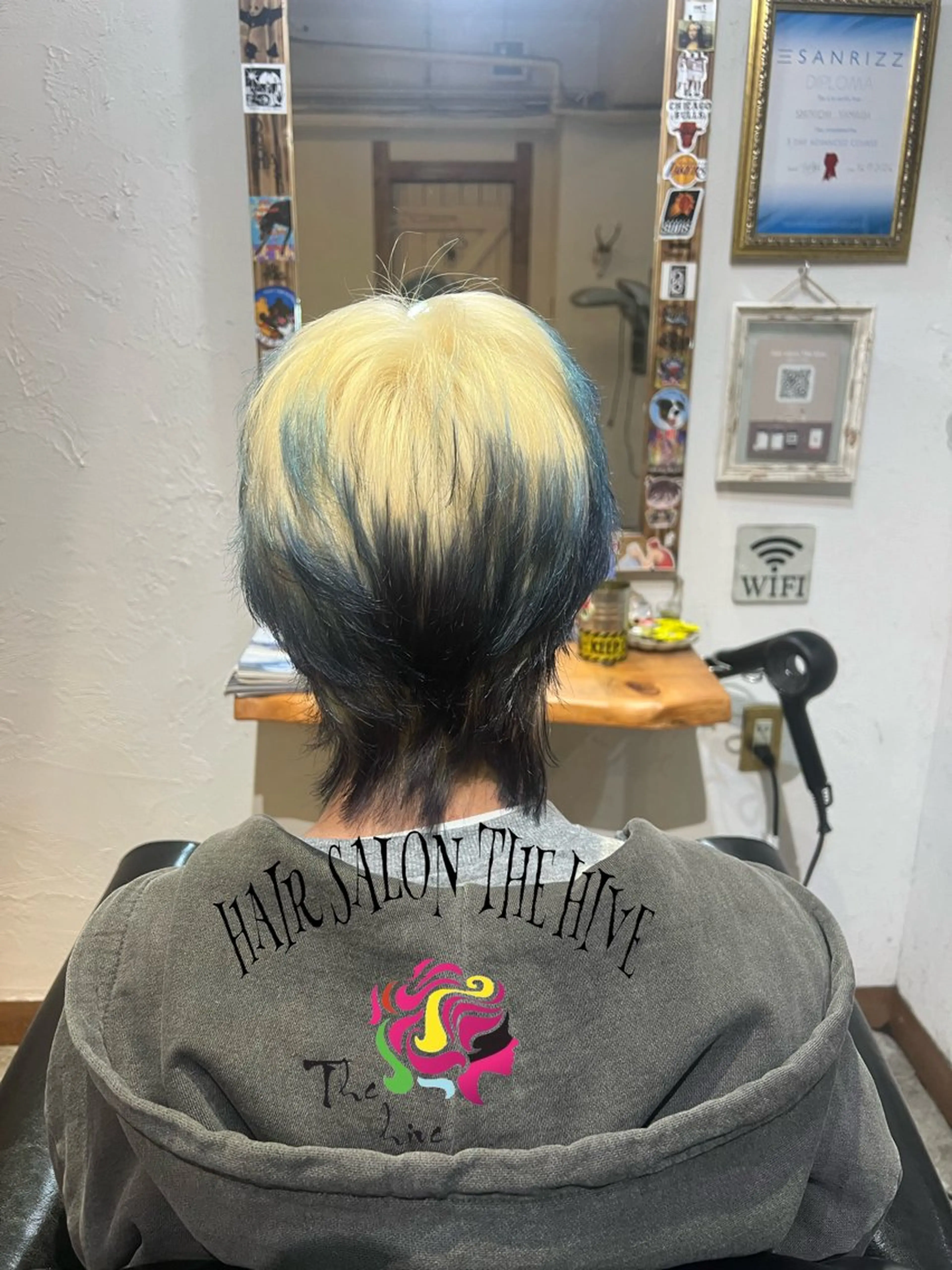 ショート カラー ブルーカラー カット ヘアカラー Hair salon The  hiveのヘアスタイル