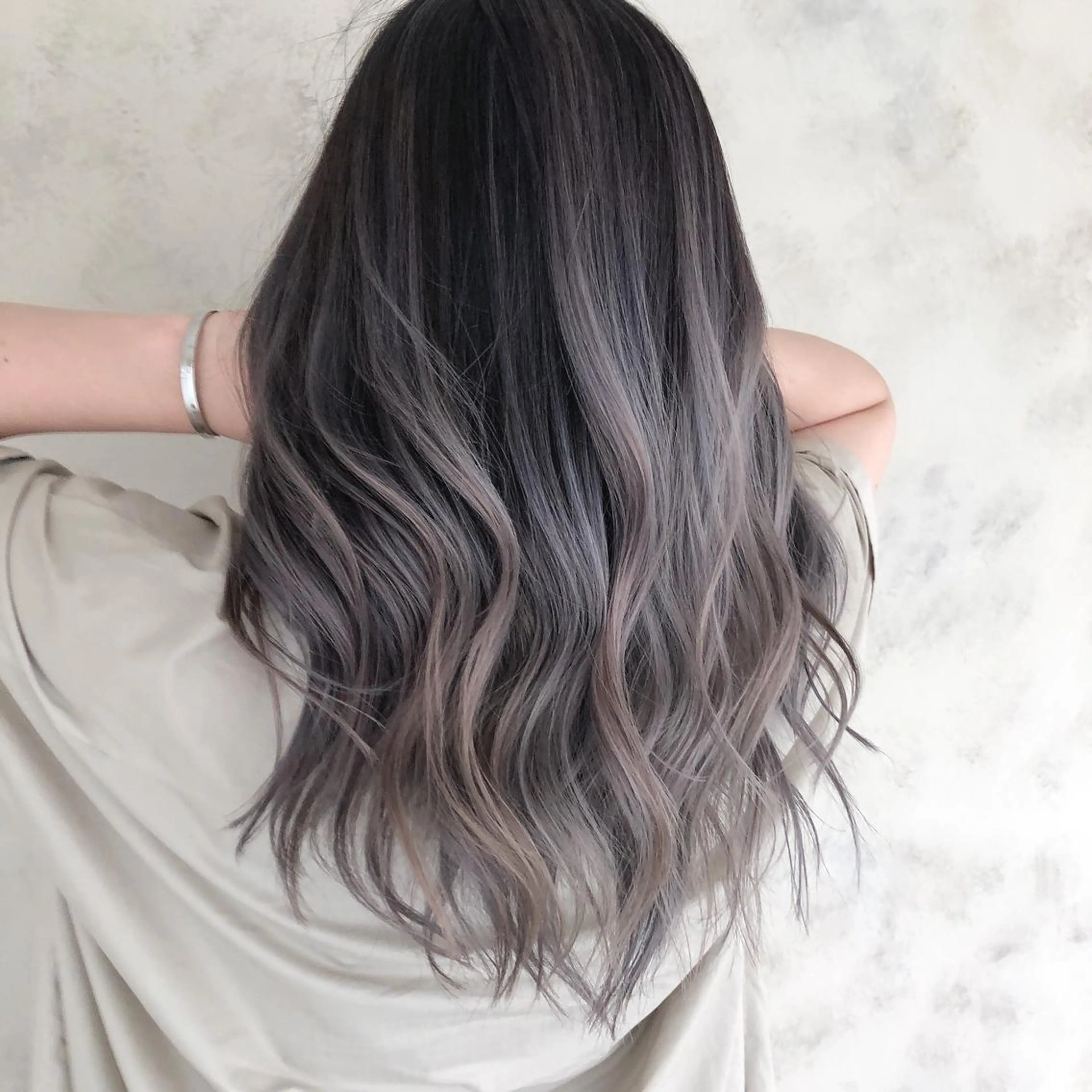 ロング カラー ヘアアレンジ AHNKISM AHNKISMのヘアスタイル