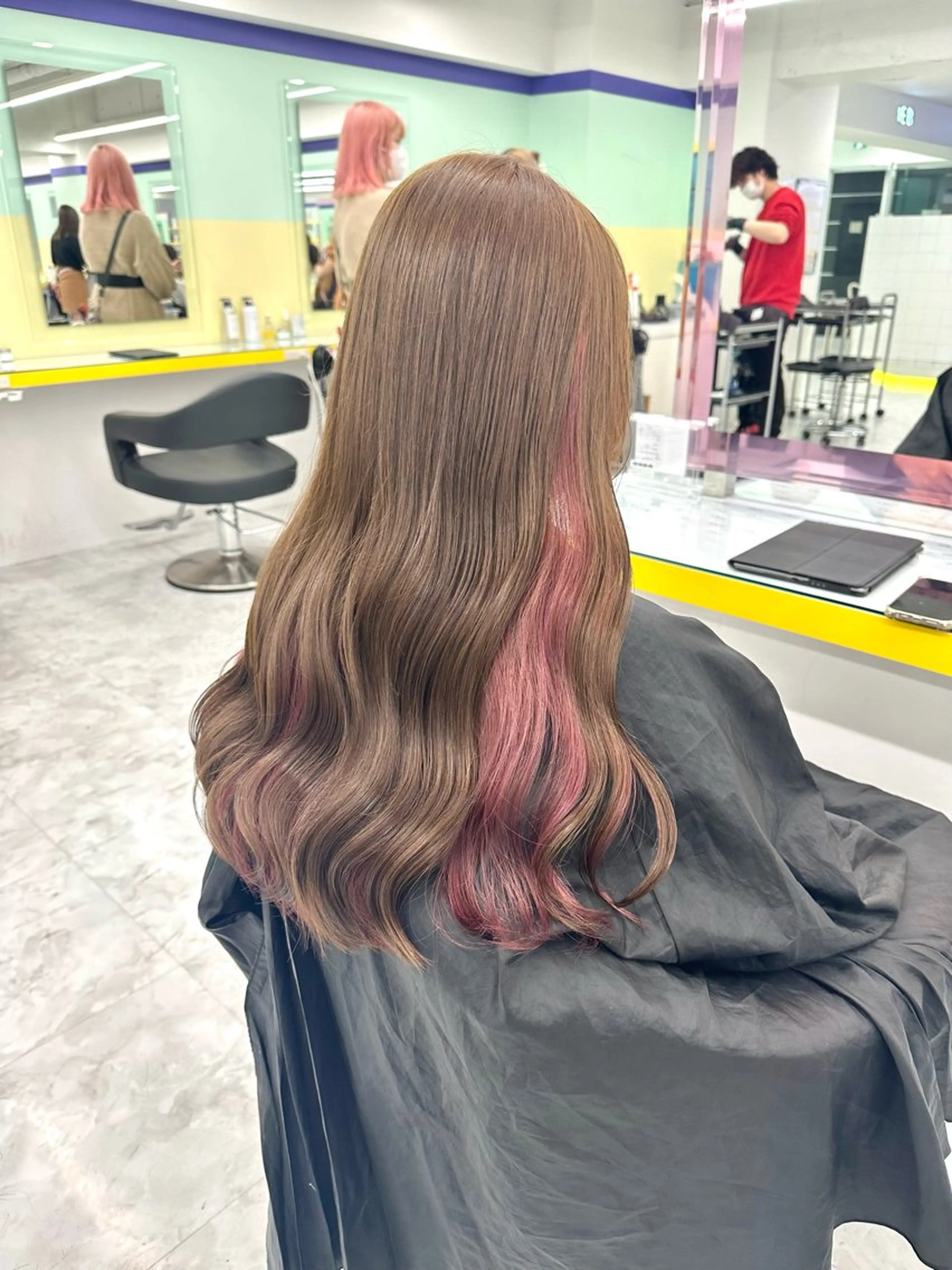 ミディアム カラー ヘアアレンジ インナーカラー ピンクカラー ヘアカラー パーマ トリートメント ヘッドスパ ヘアセット 顔まわりカット の達人のヘアスタイル