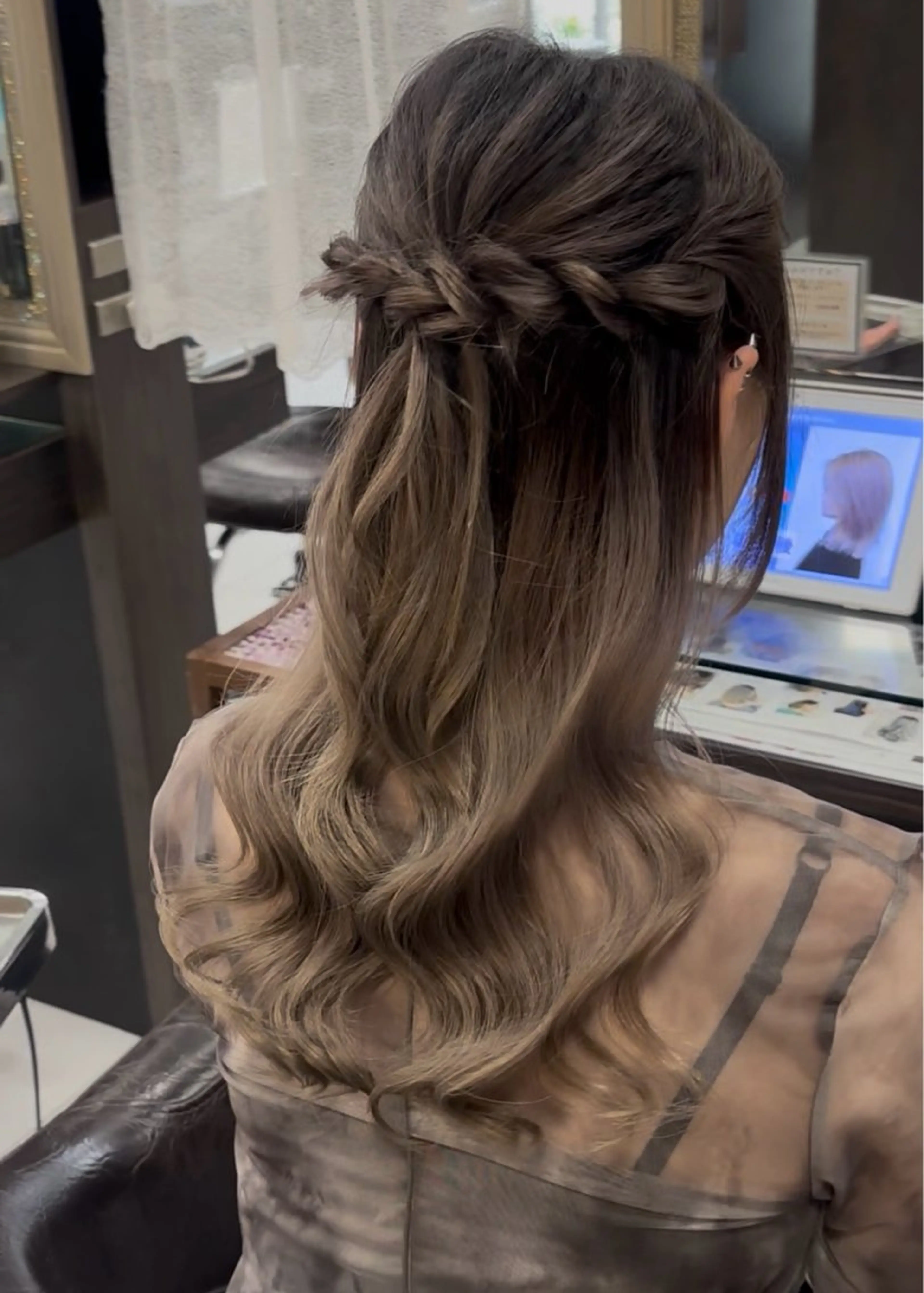 セミロング ヘアアレンジ カラーモデル募集 ☘️もえな☘️のヘアスタイル