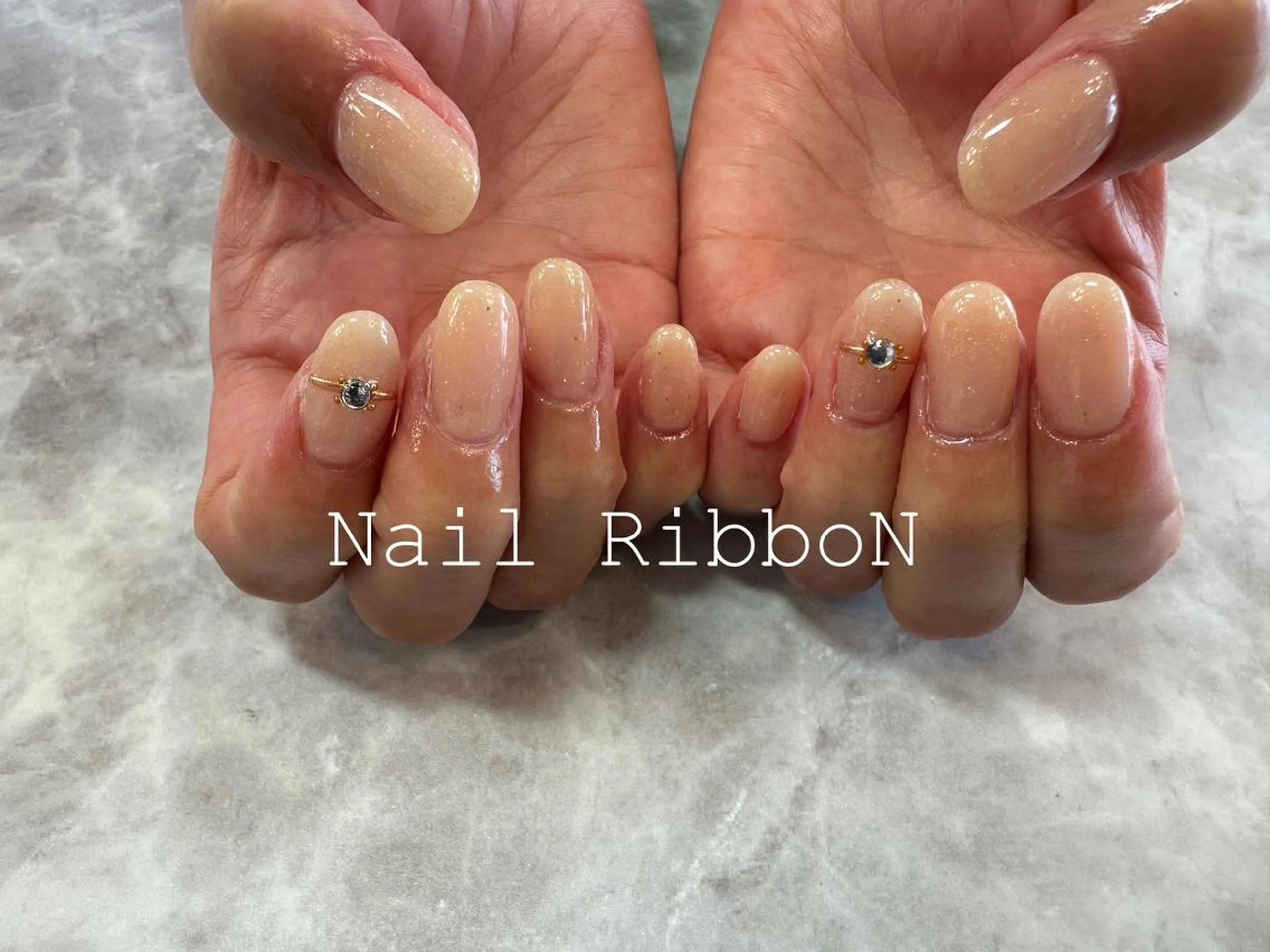 ネイル ネイルリボン 受付スタッフのネイルデザイン