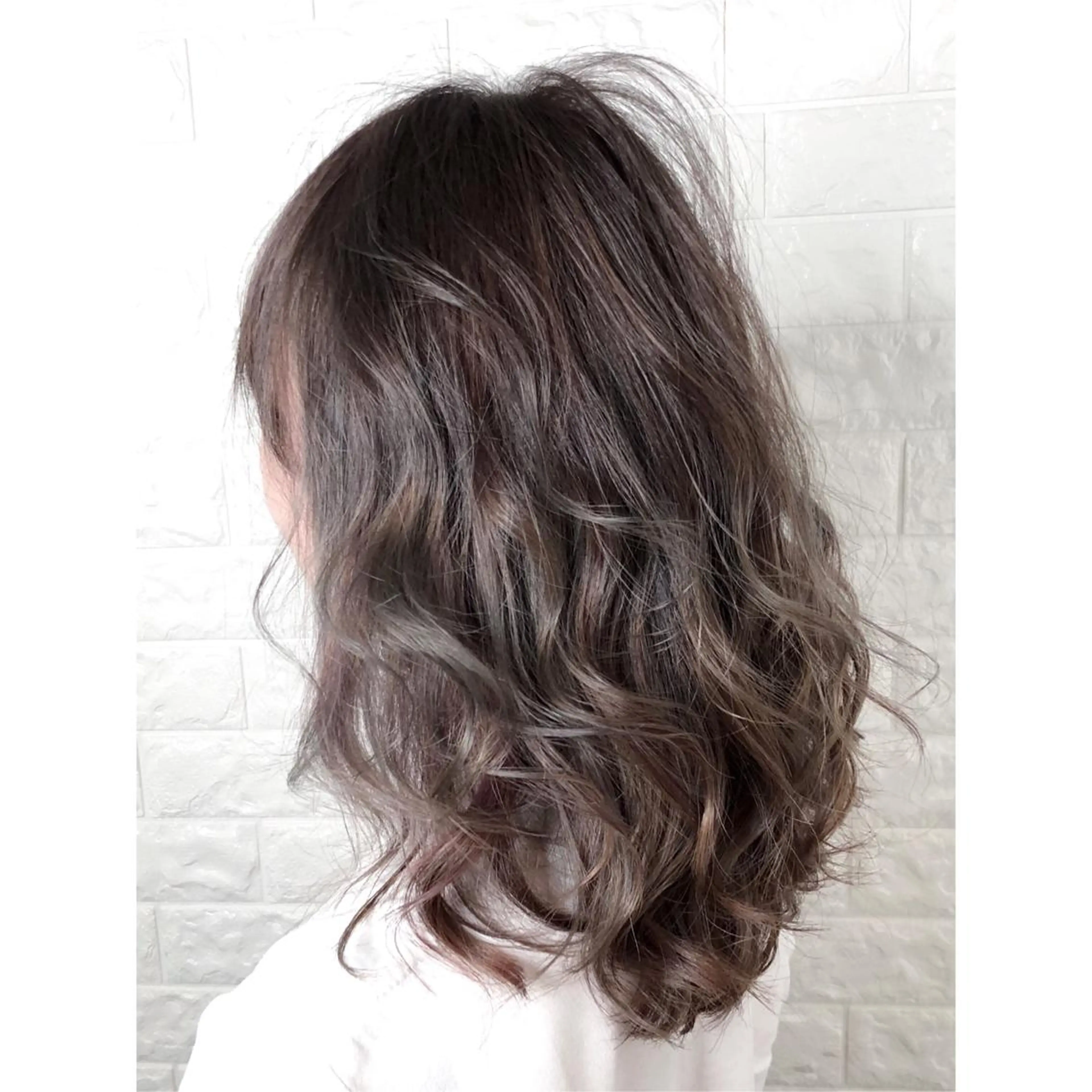 ミディアム カラー ブリーチ グラデーションカラー グレージュ ハイライトカラー ピンクカラー KIZU 髪質改善 オカルト怪談のヘアスタイル