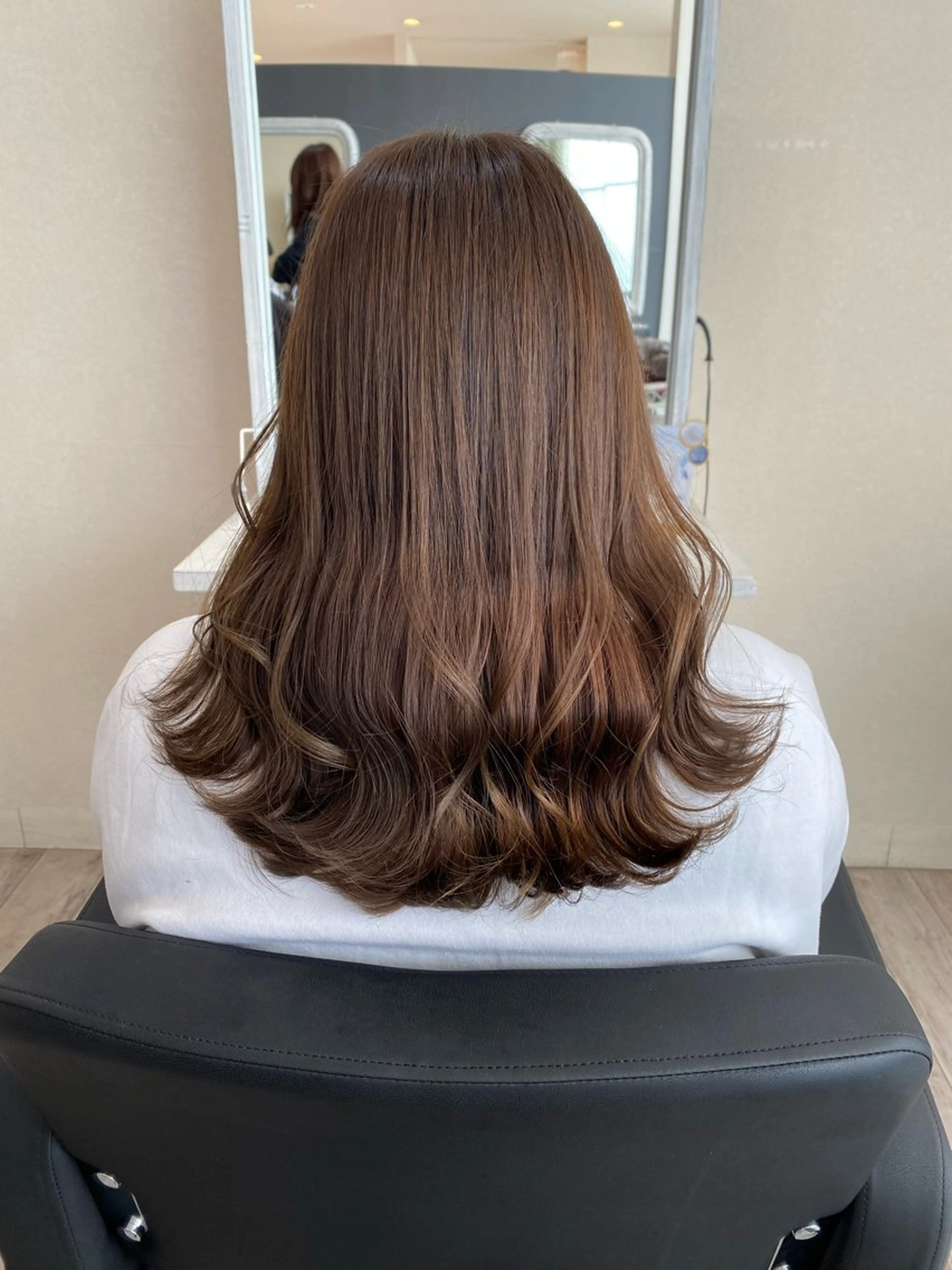セミロング カラー ベージュカラー ショコラベージュ カット ヘアカラー APPEL所属・APPEL hair ／岡山のヘアスタイル