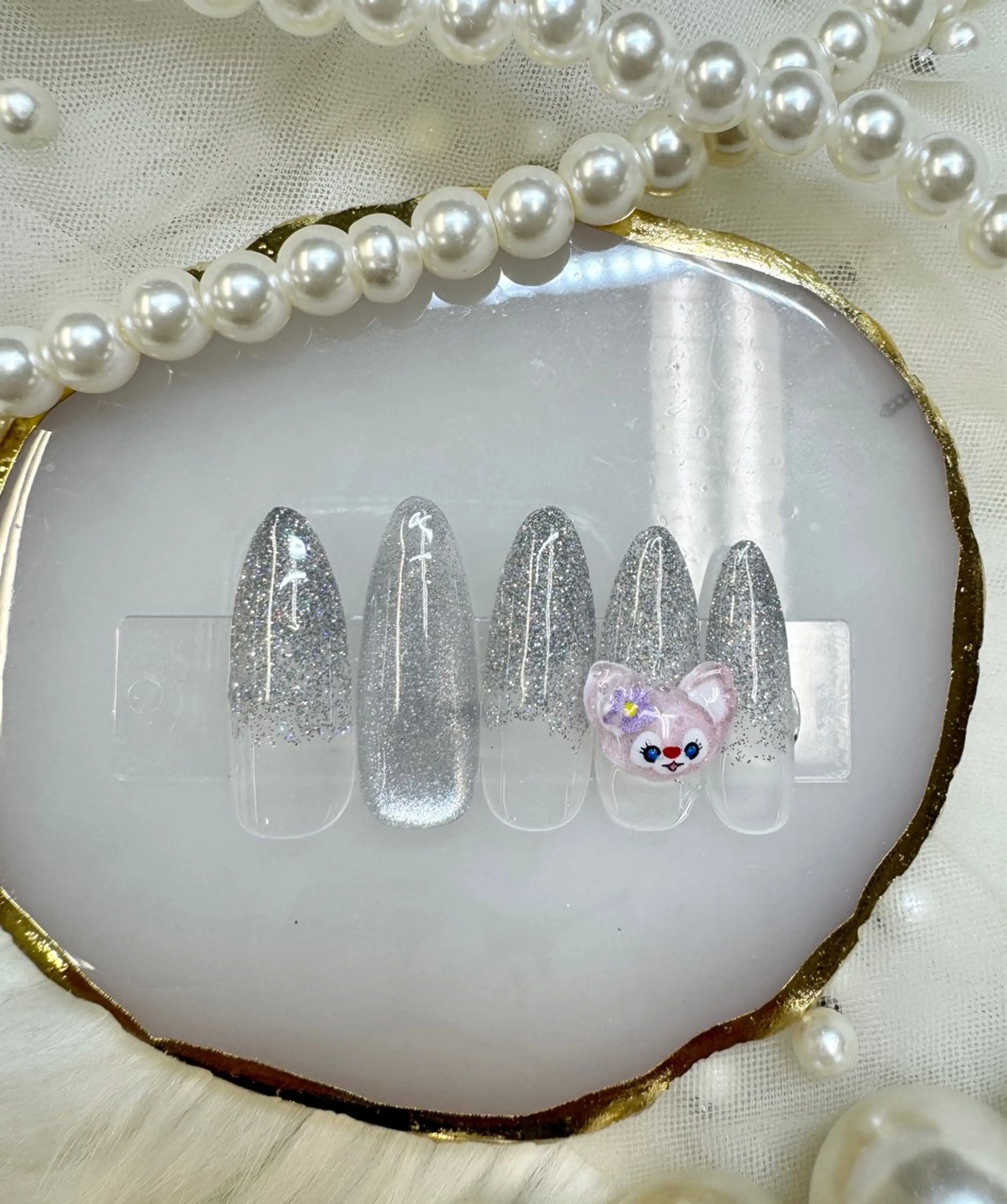 ネイル アートネイル フレンチネイル ジェルネイル ガラスフレンチ ハート クイーンズネイル銀座所属・Queeens nailのネイルデザイン