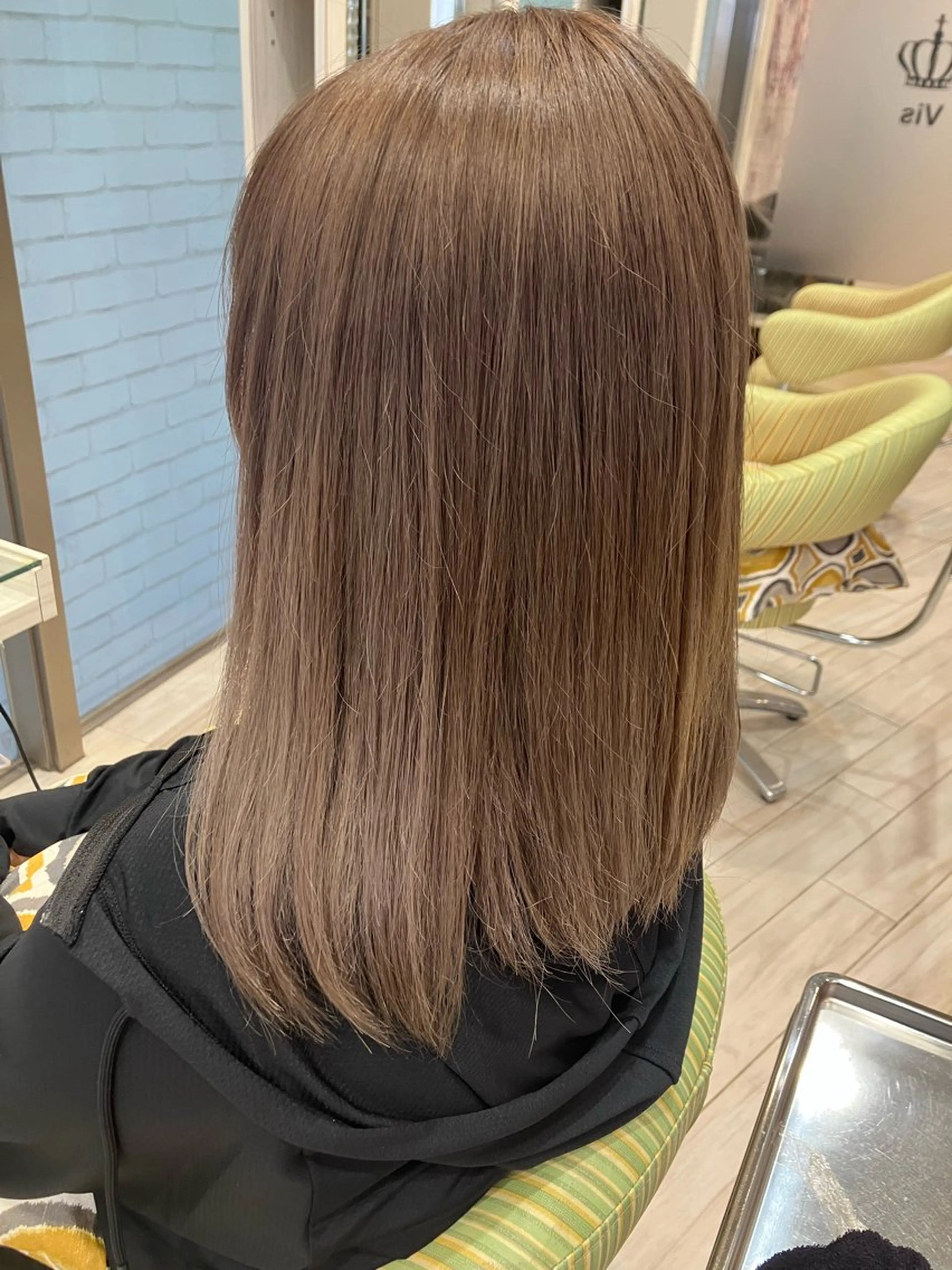 カラー ダブルカラー グラデーションカラー グレージュ インナーカラー ミルクティーグレージュ ヘアカラー 永倉 はるかのヘアスタイル