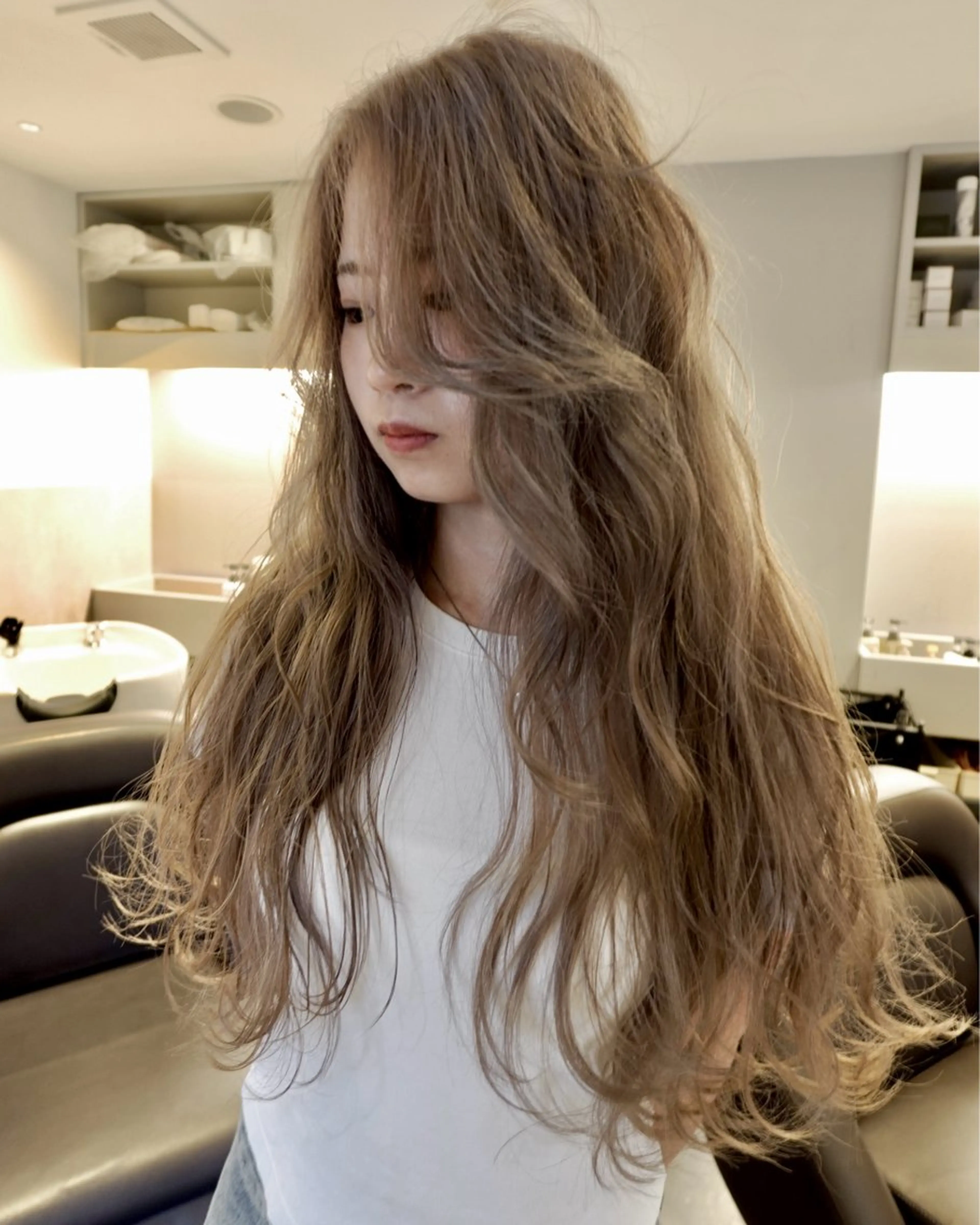 ロング カラー ベージュカラー ブリーチ ハイトーンカラー ミルクティーベージュ ヘアカラー トリートメント RAIMA ハイトーン/ベージュのヘアスタイル