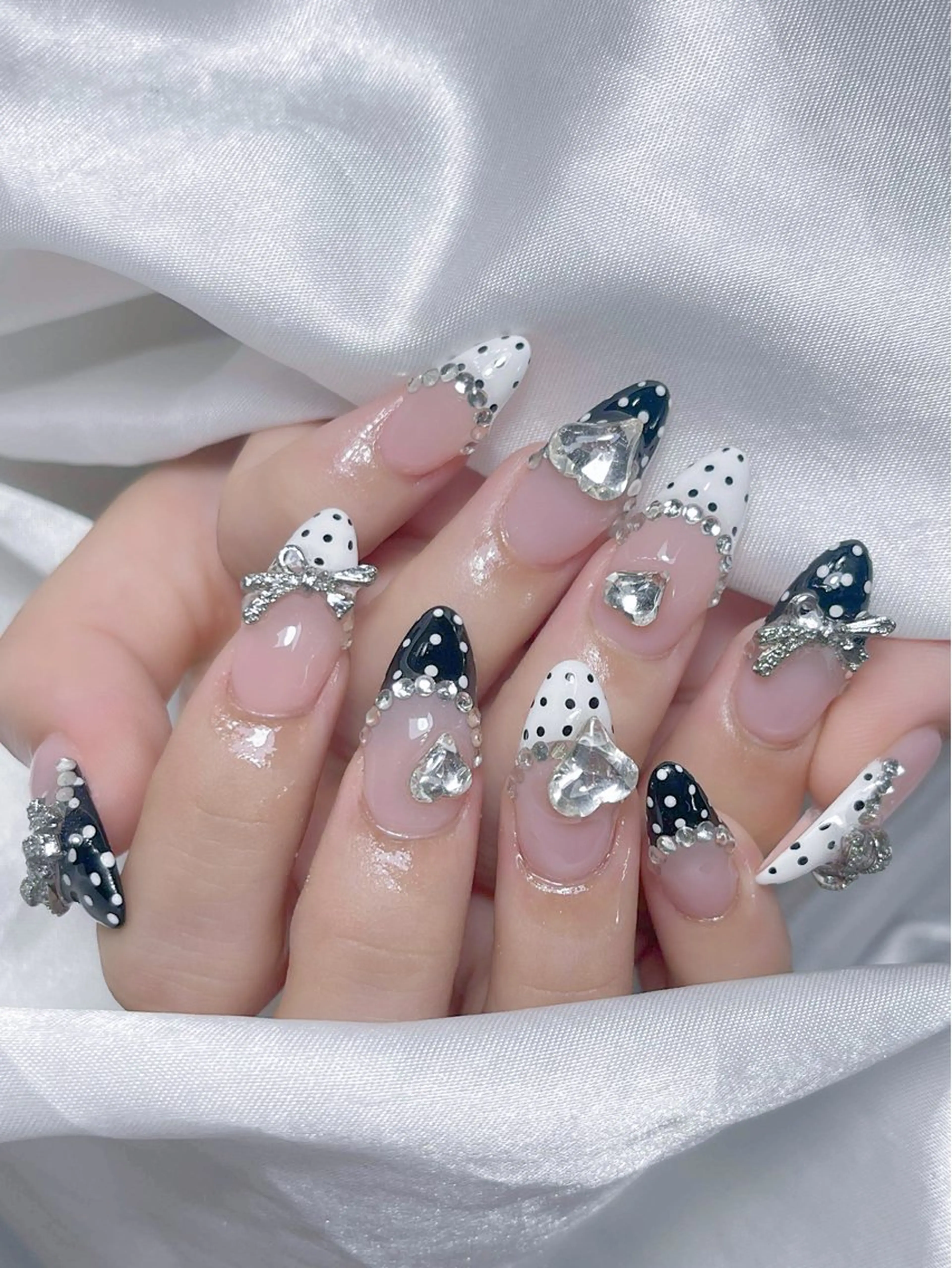 ネイル LEELA NAIL STUDIO所属・LEELA NAIL STUDIOのネイルデザイン