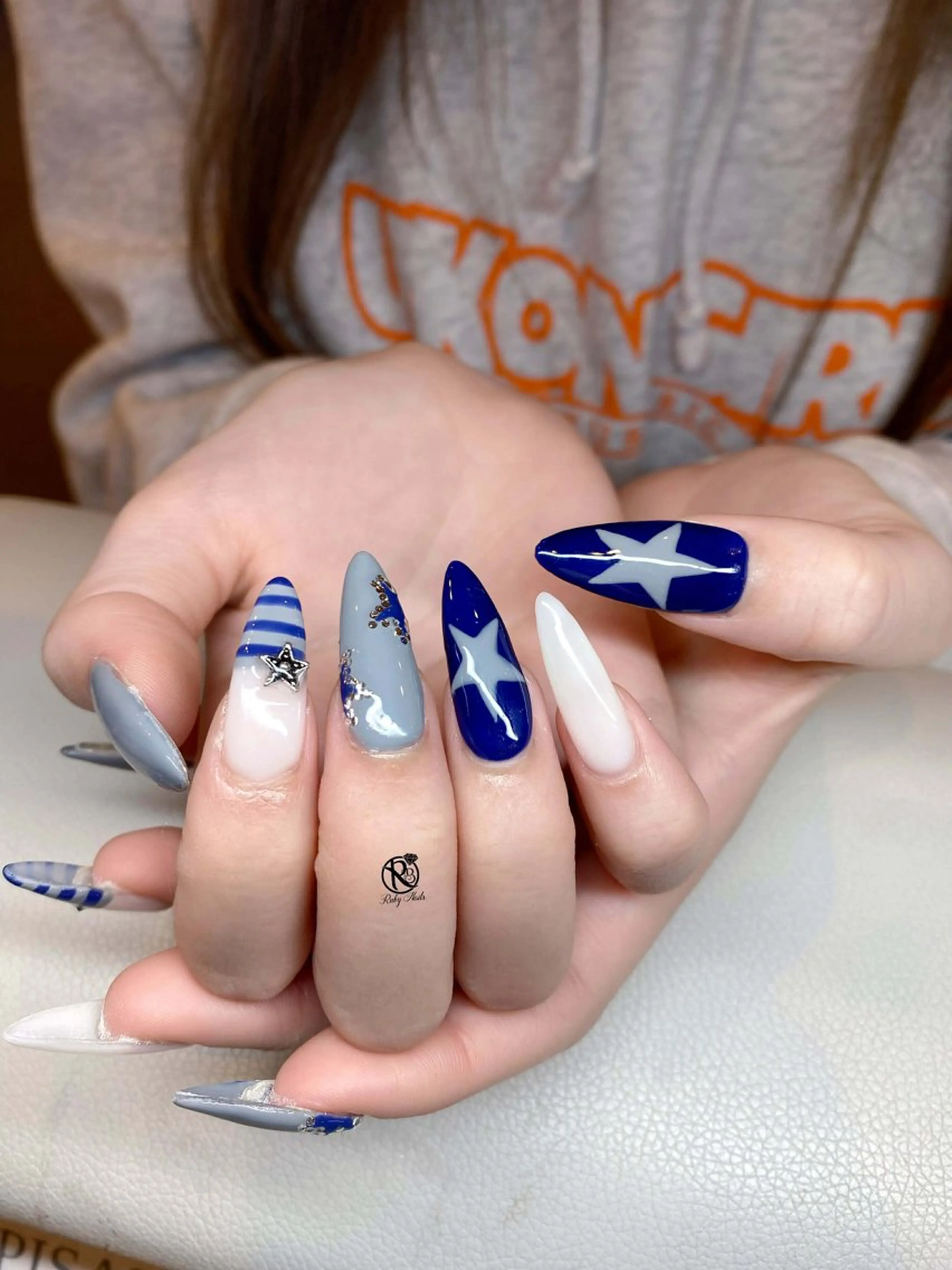 ネイル ボルドー ブラウン チークネイル ドット フットネイル ハンドネイル RUBY Nail Salon[霞ヶ関店]所属・Ruby Nail 霞ヶ関店のネイルデザイン