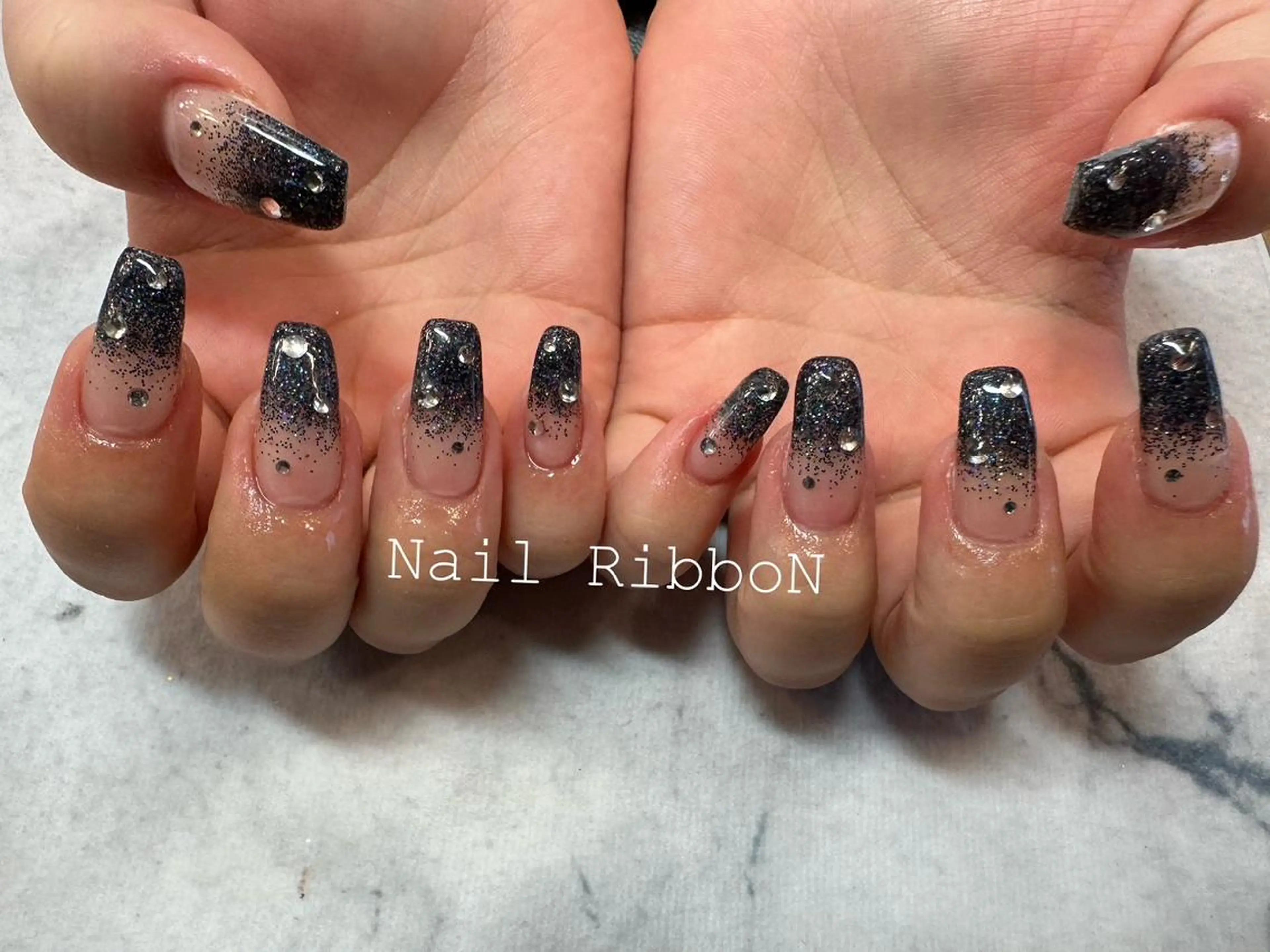 ネイル ネイルリボン 受付スタッフのネイルデザイン