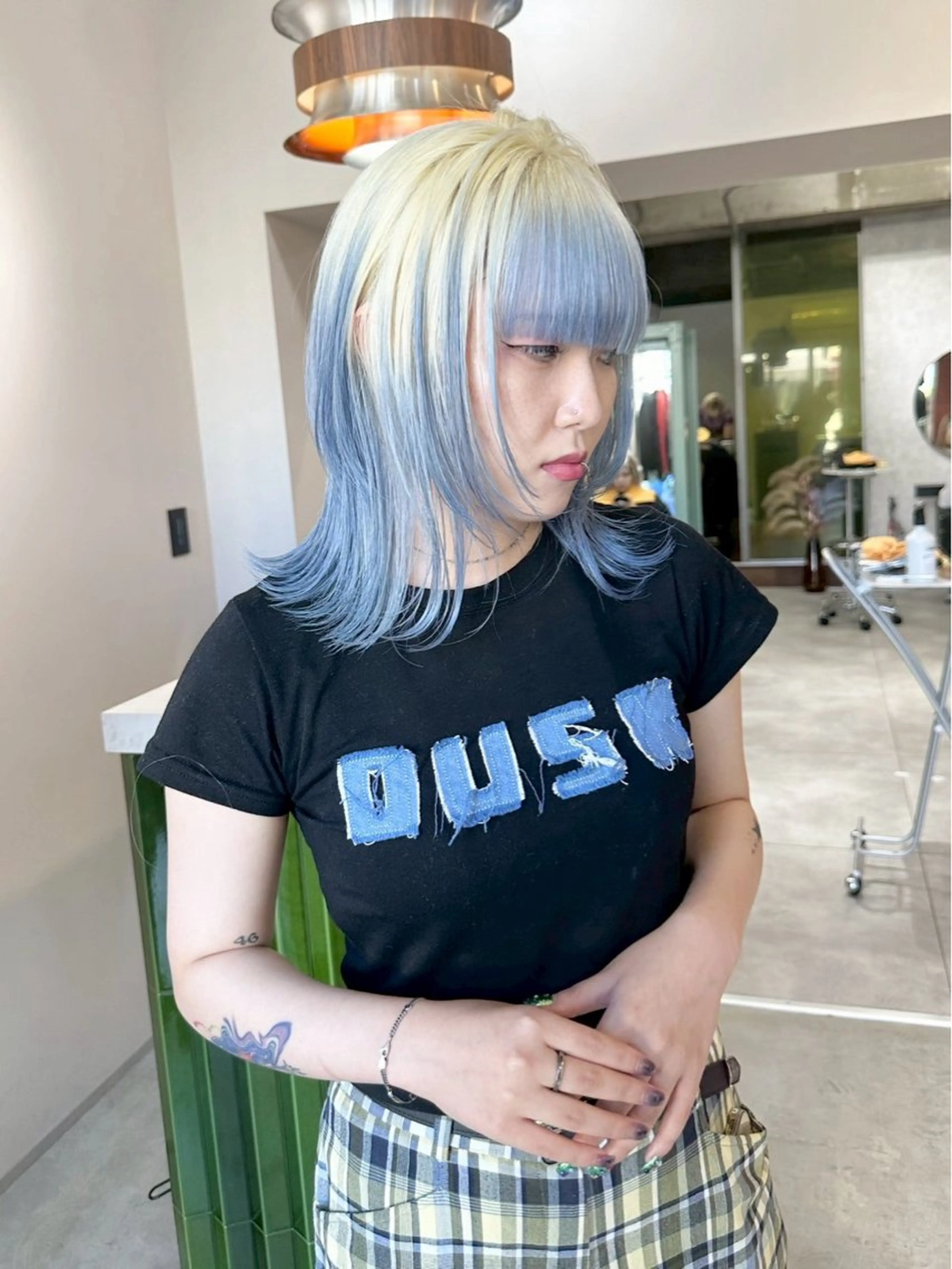 ミディアム カラー ブルーカラー デザインカラー ヘアカラー ホワイトカラー/梅田 ハイトーン/しんのヘアスタイル