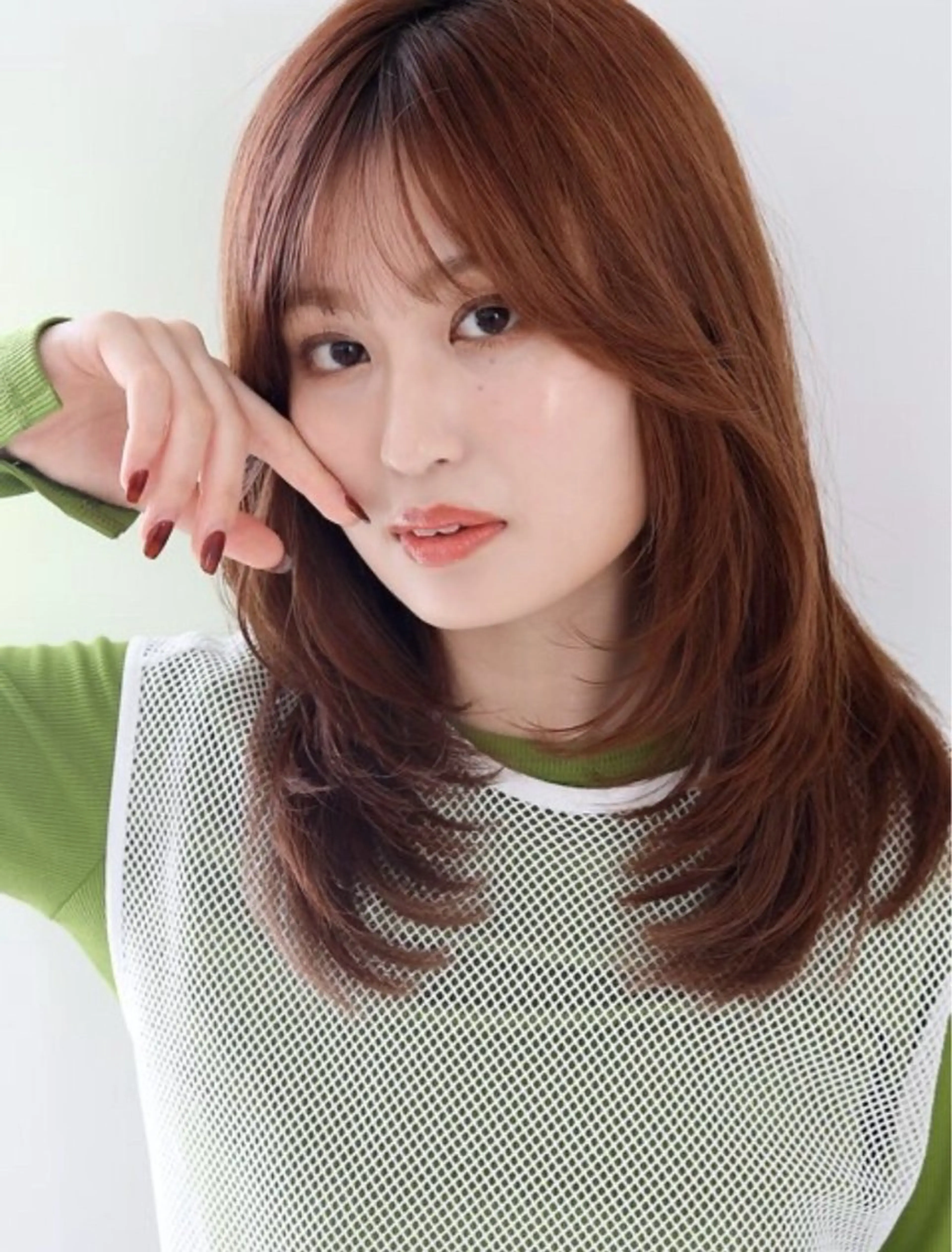 セミロング カラー 八尋 悠希のヘアスタイル