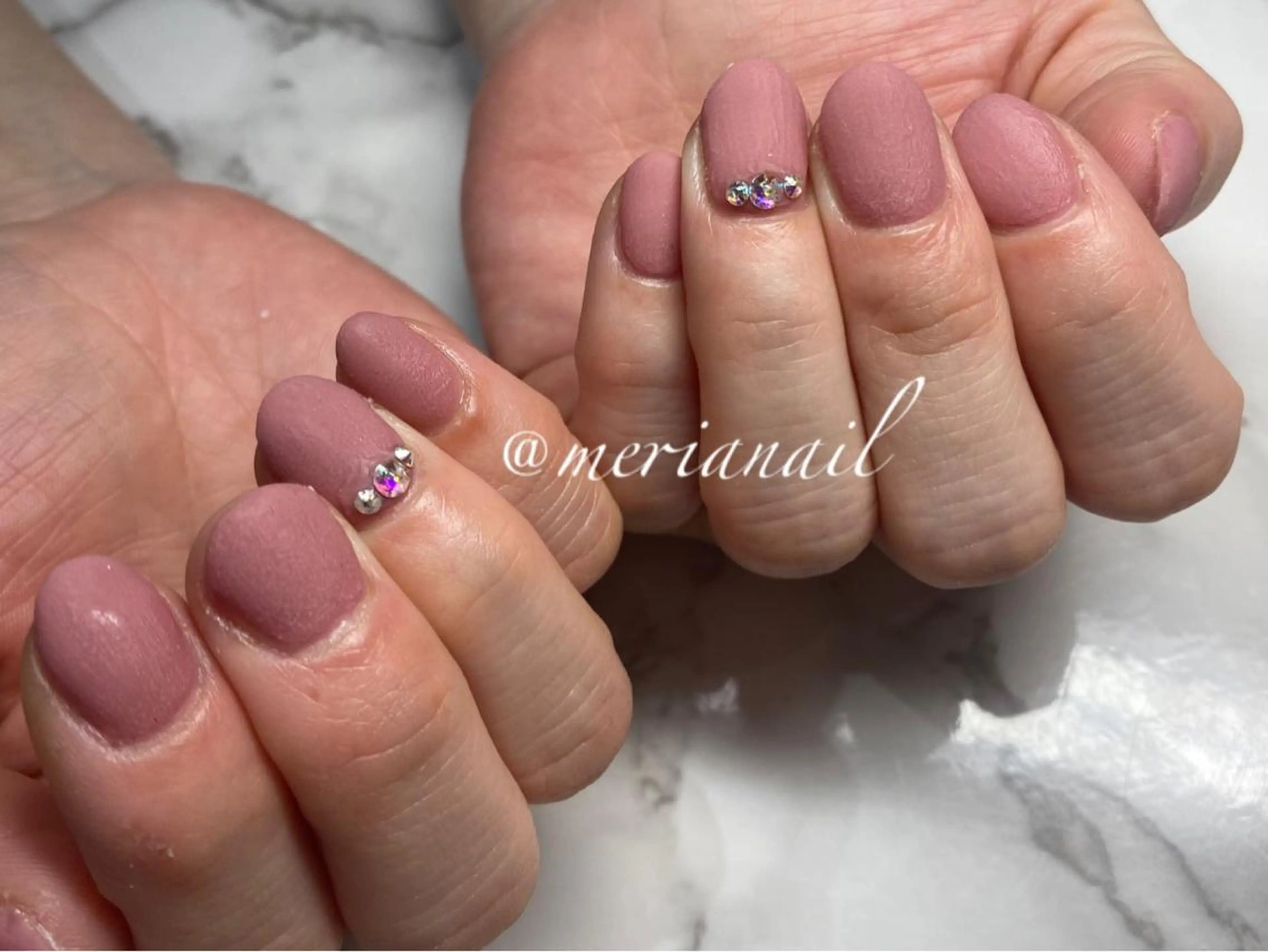 ショート カラー ネイル マットネイル オフィスネイル ハンドネイル INFINITY所属・INFINITY nailのネイルデザイン