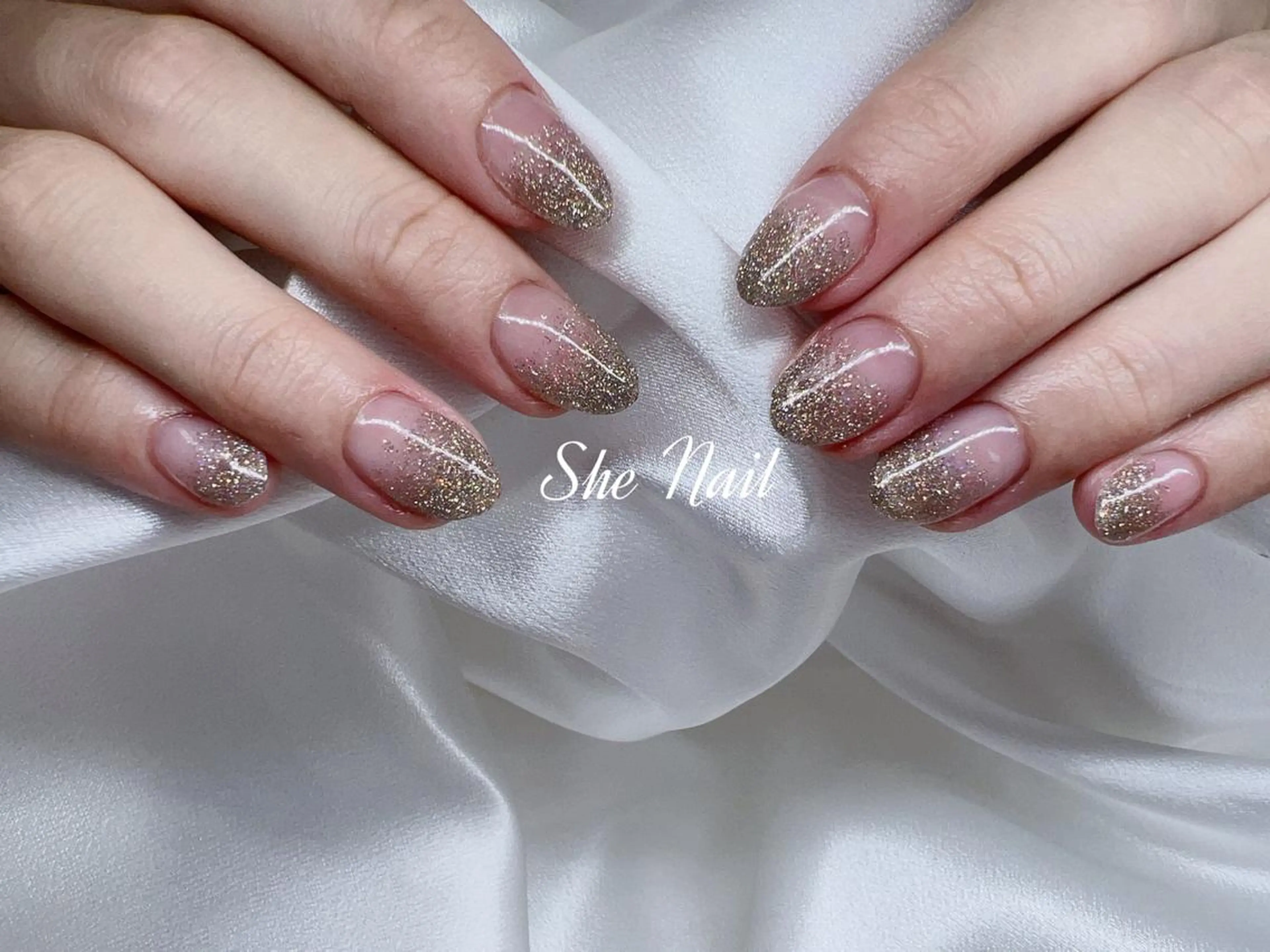 ネイル 長さ出し グラデーション ラメ(グリッター) ラメグラデーション マグネットネイル ハンドネイル She   Nail所属・ISA_ BELLAのネイルデザイン