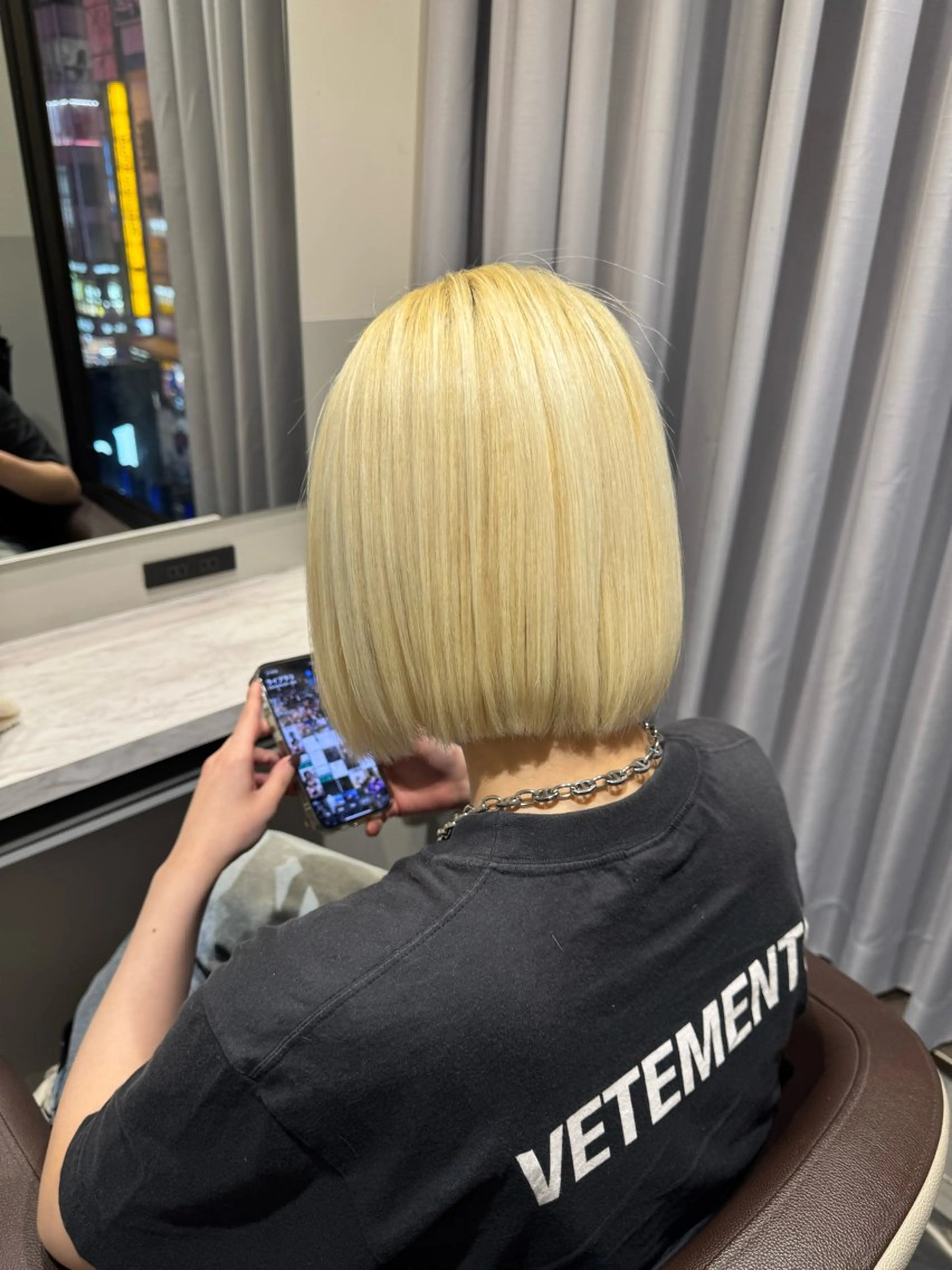 セミロング カラー ベージュカラー 抜きっぱなしブロンド ブロンド ブロンドベージュ ハイトーンカラー SALOWIN新宿三丁目【サロウィン】所属・レイヤー🔶髪質改善 🔶透明感カラー青木のヘアスタイル