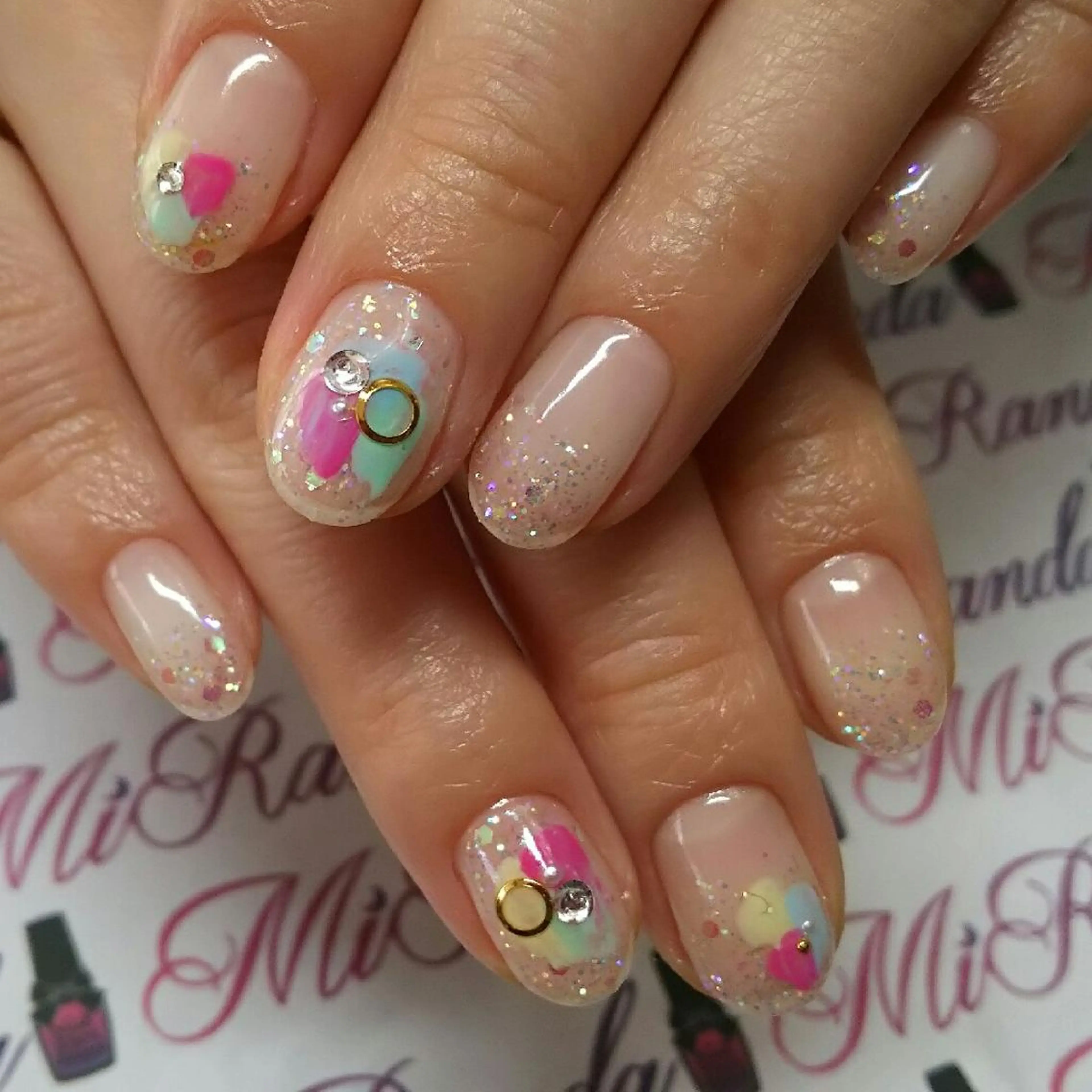 ショート カラー ネイル ラメ(グリッター) MiRanda Nail所属・MiRanda 保坂 舞のネイルデザイン