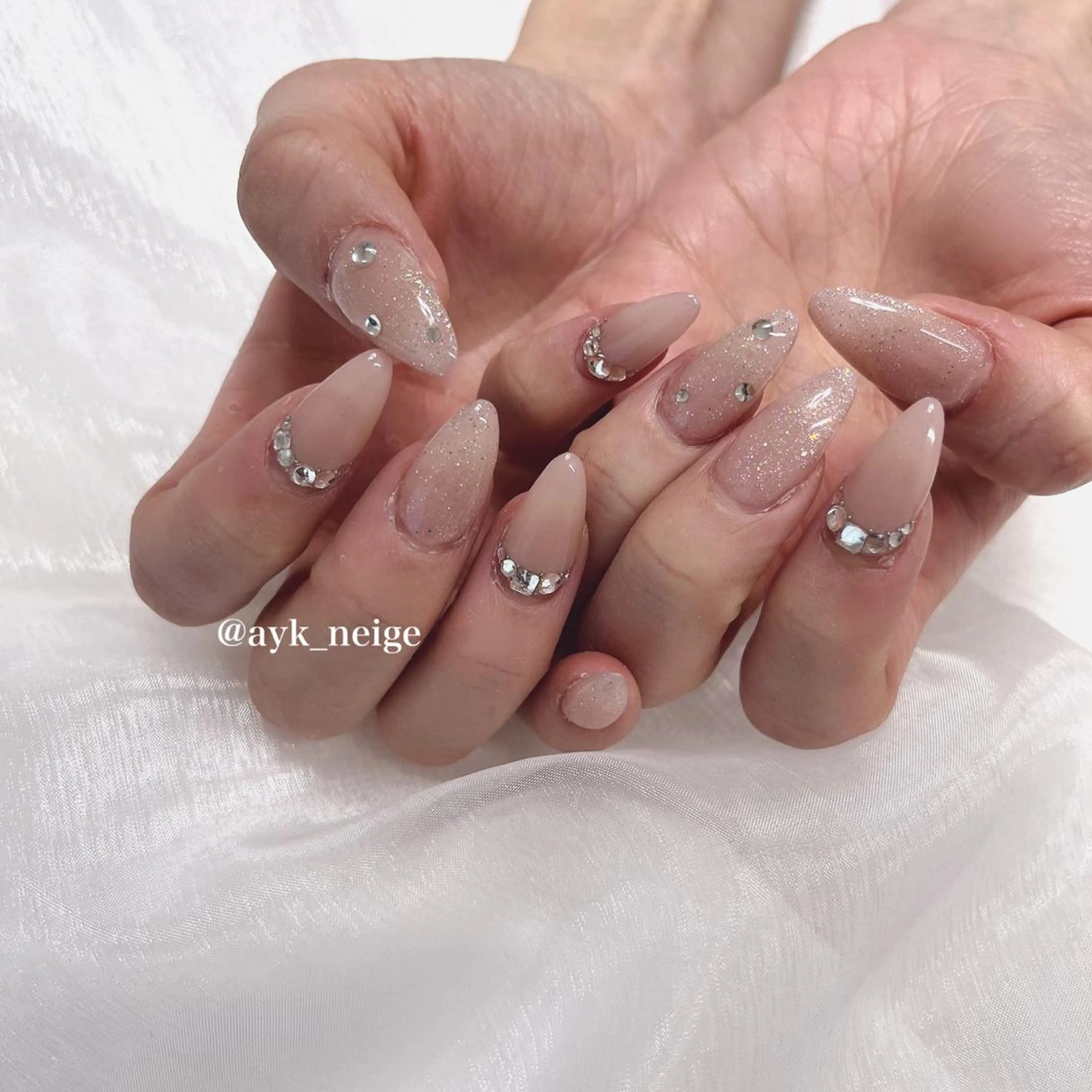 ネイル フットネイル フレンチネイル キラキラネイル 韓国ネイル リボン n'eige nail所属・大谷 綾香のネイルデザイン